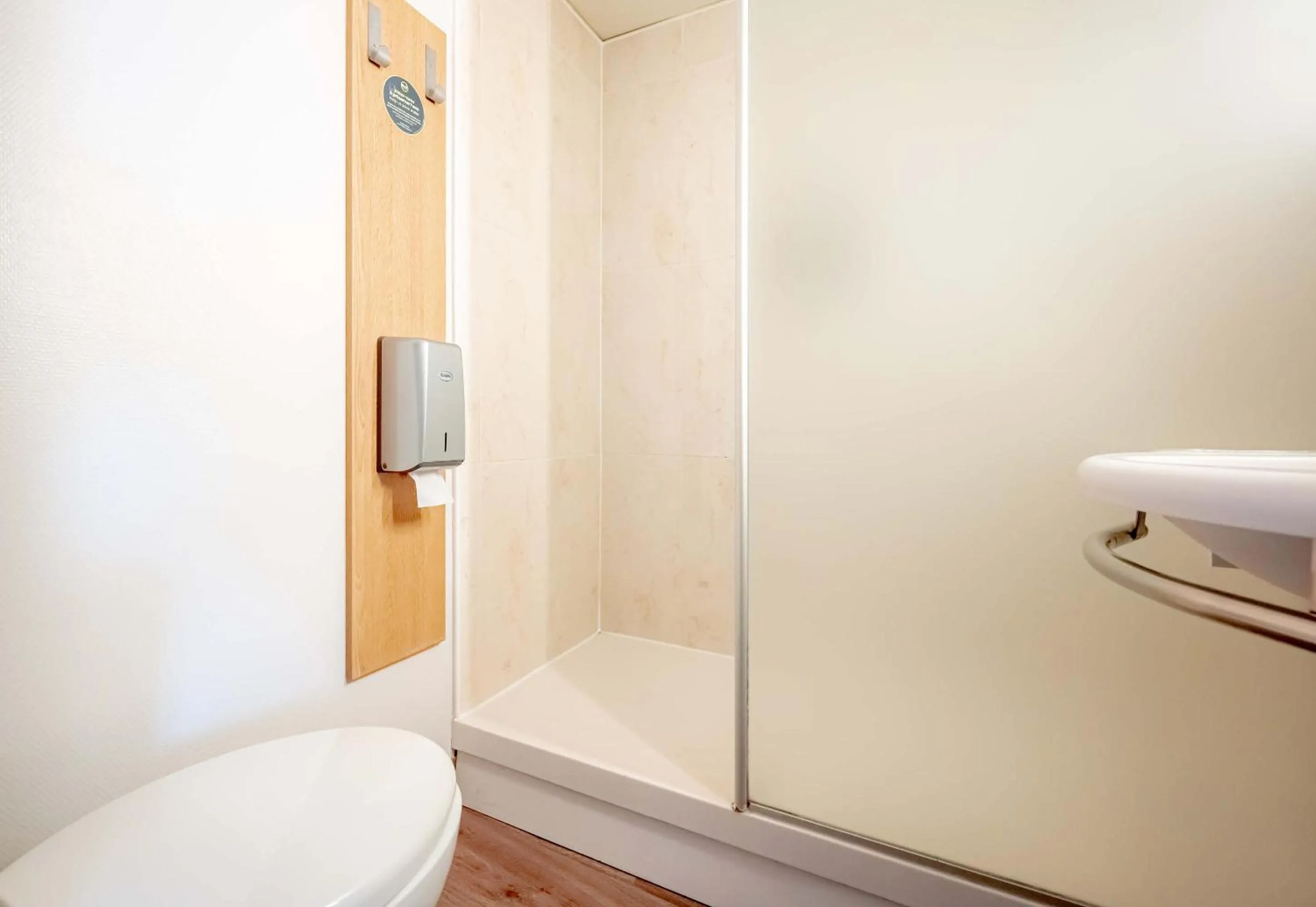 Bathroom in B&B HOTEL Hyères