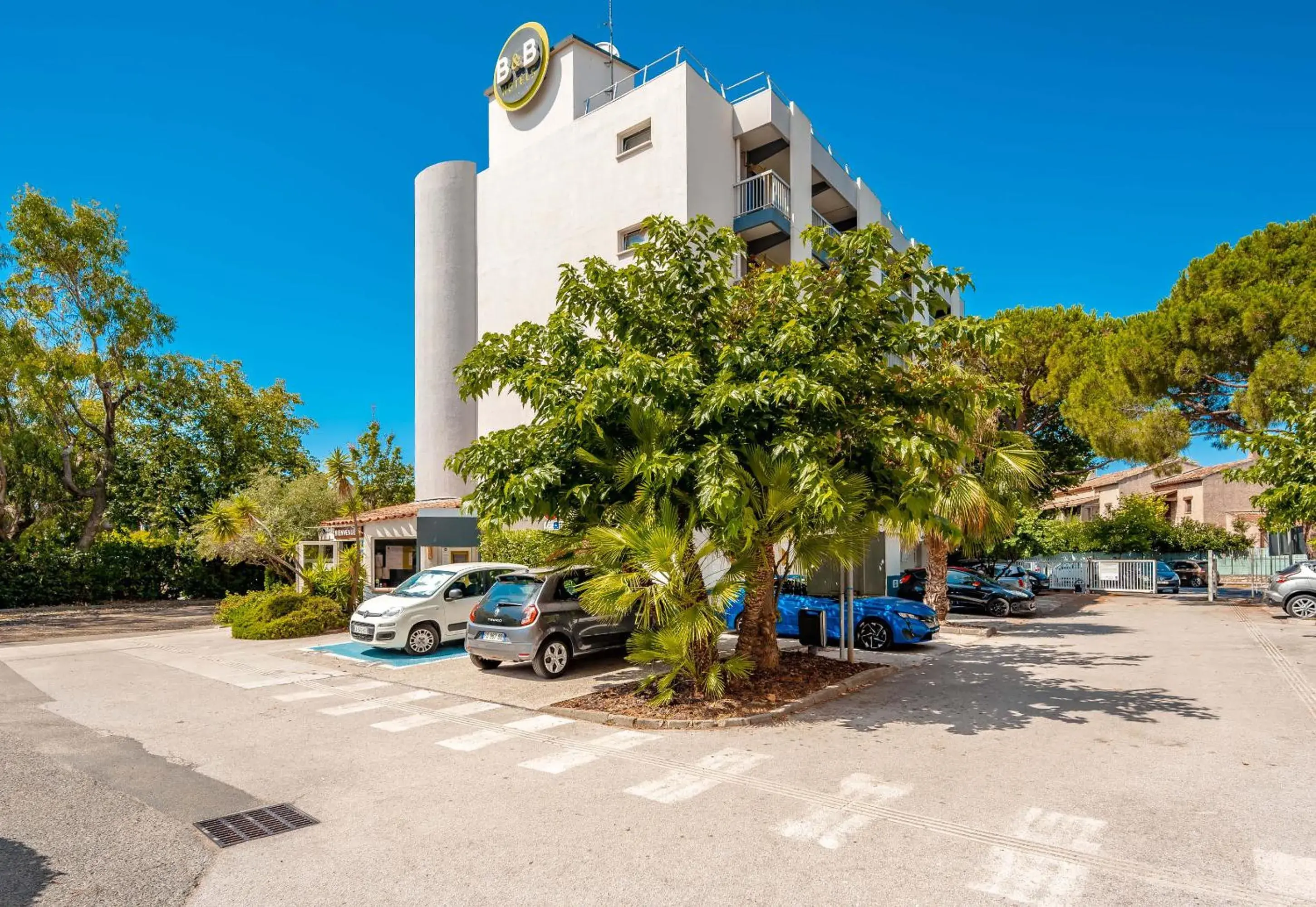 Property building in B&B HOTEL Hyères Property building in B&B HOTEL Hyères