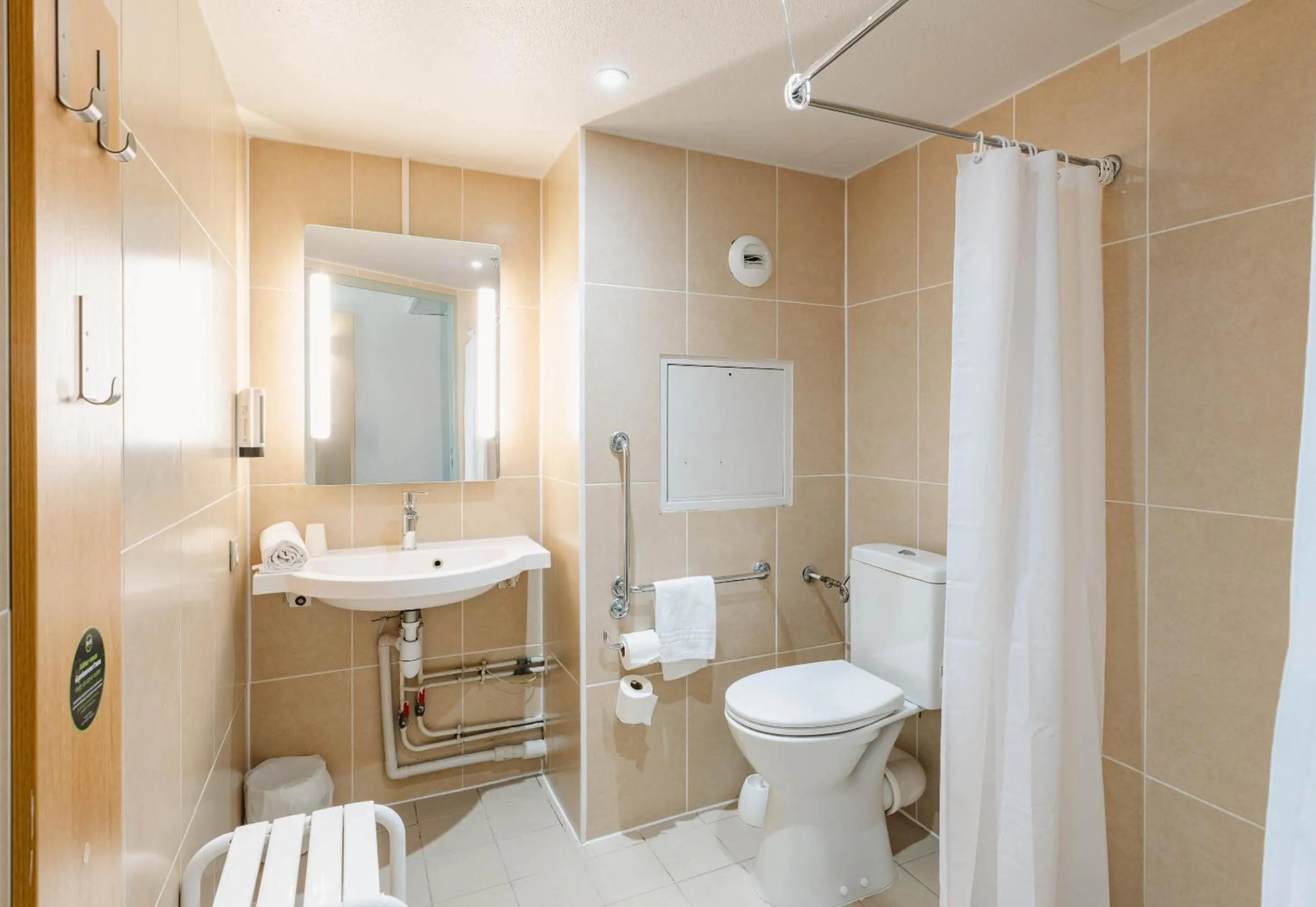 Bathroom in B&B HOTEL Rennes Sud Chantepie