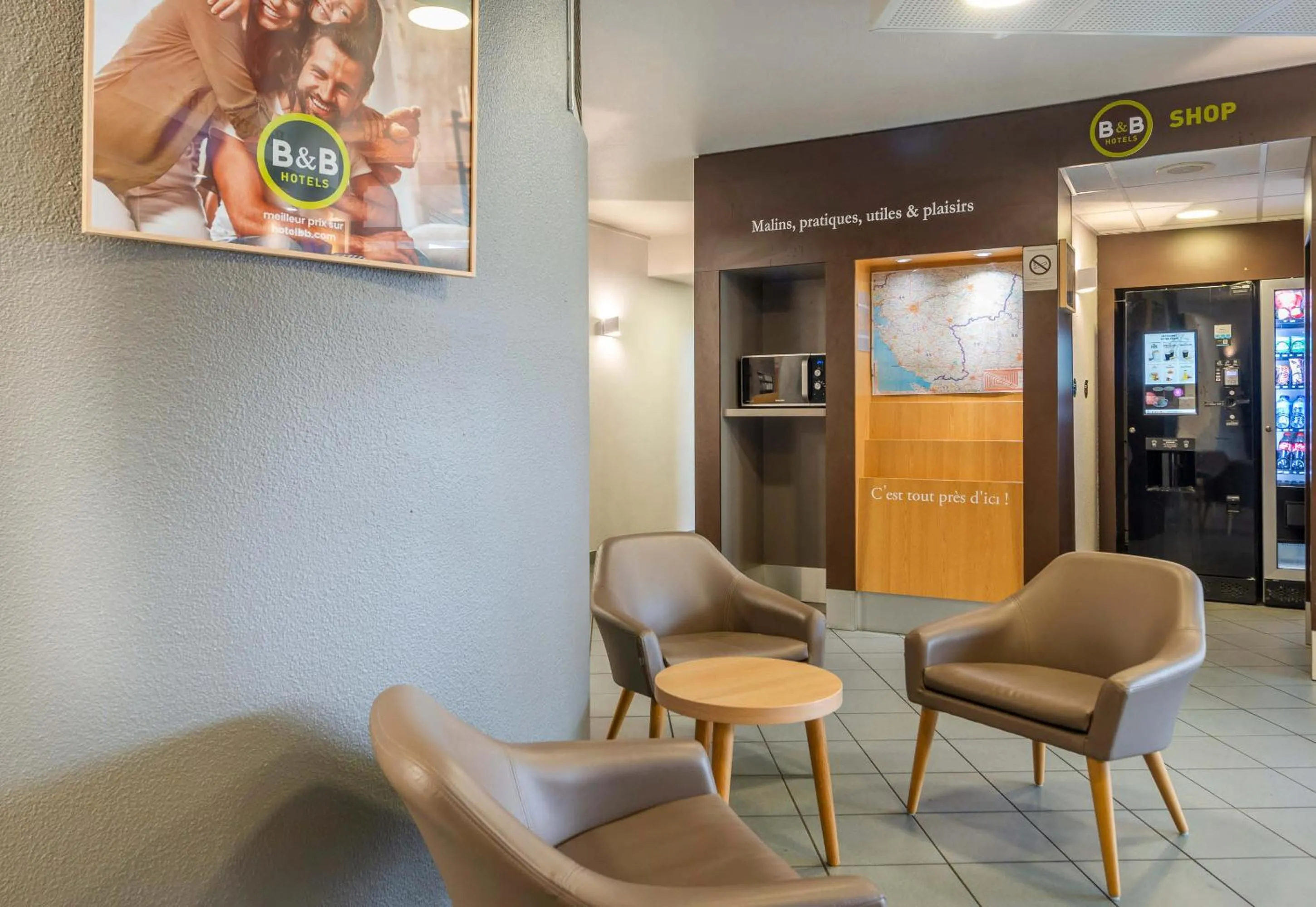 Seating area in B&B HOTEL Cholet Sud