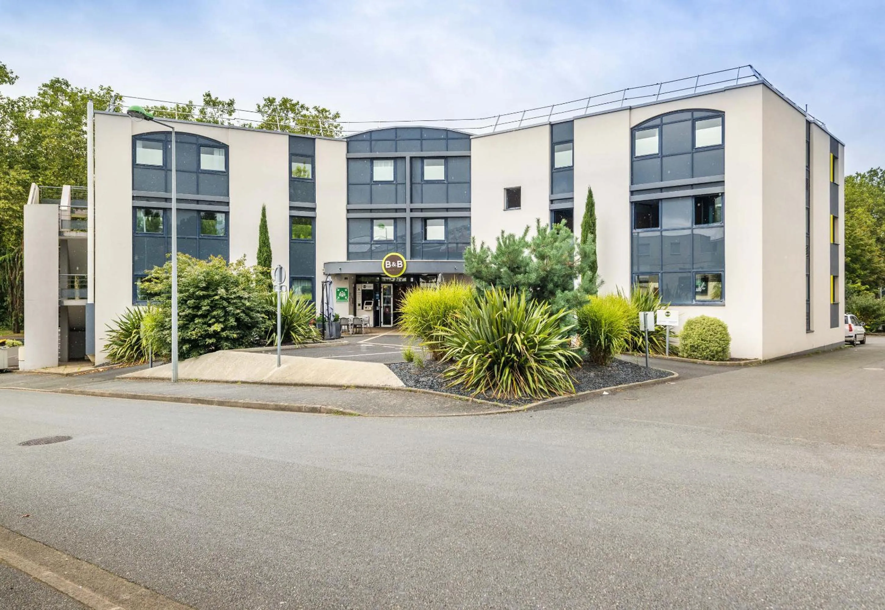Property building in B&B HOTEL Cholet Sud