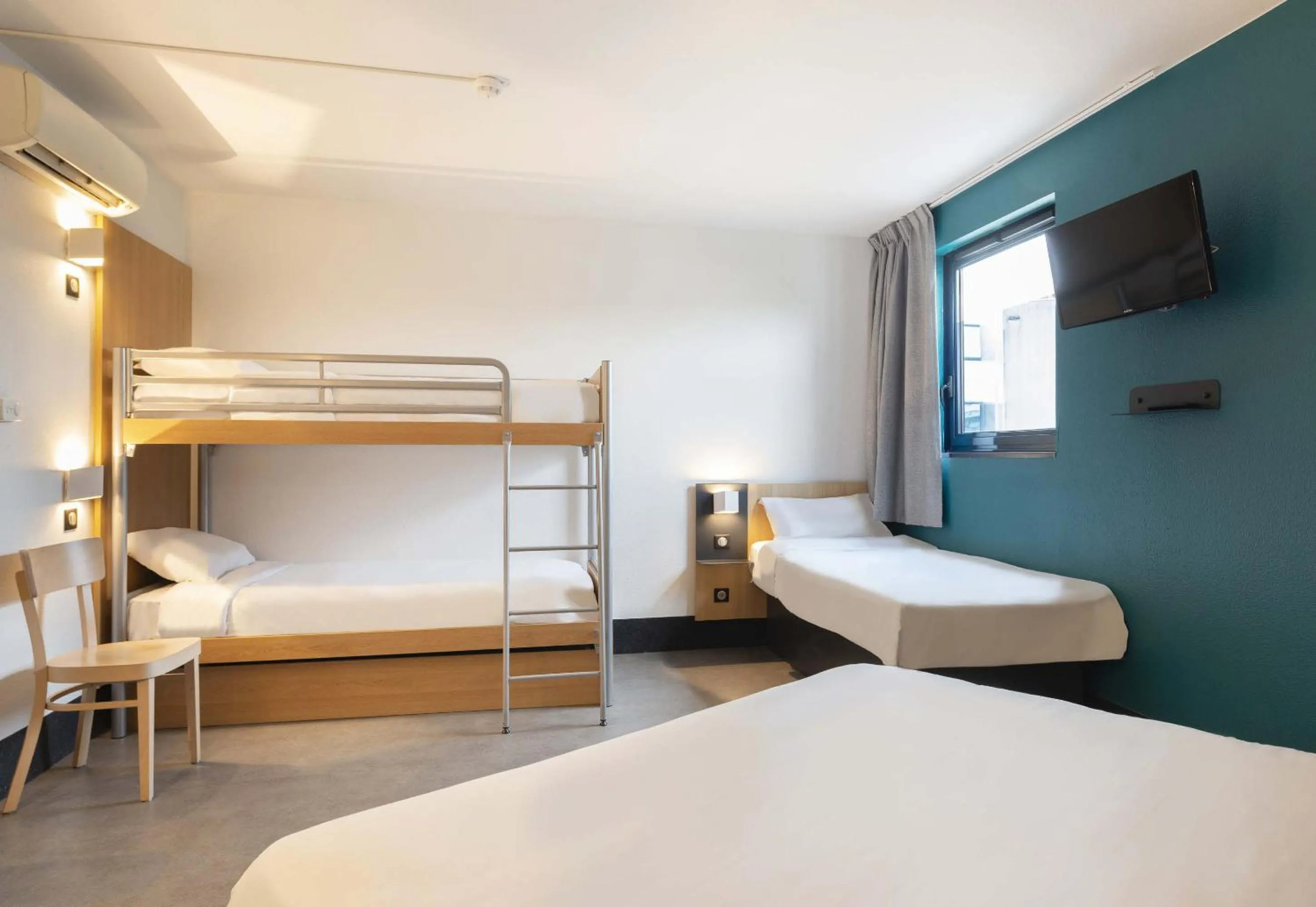 Bedroom, Bed in B&B HOTEL Cholet Sud