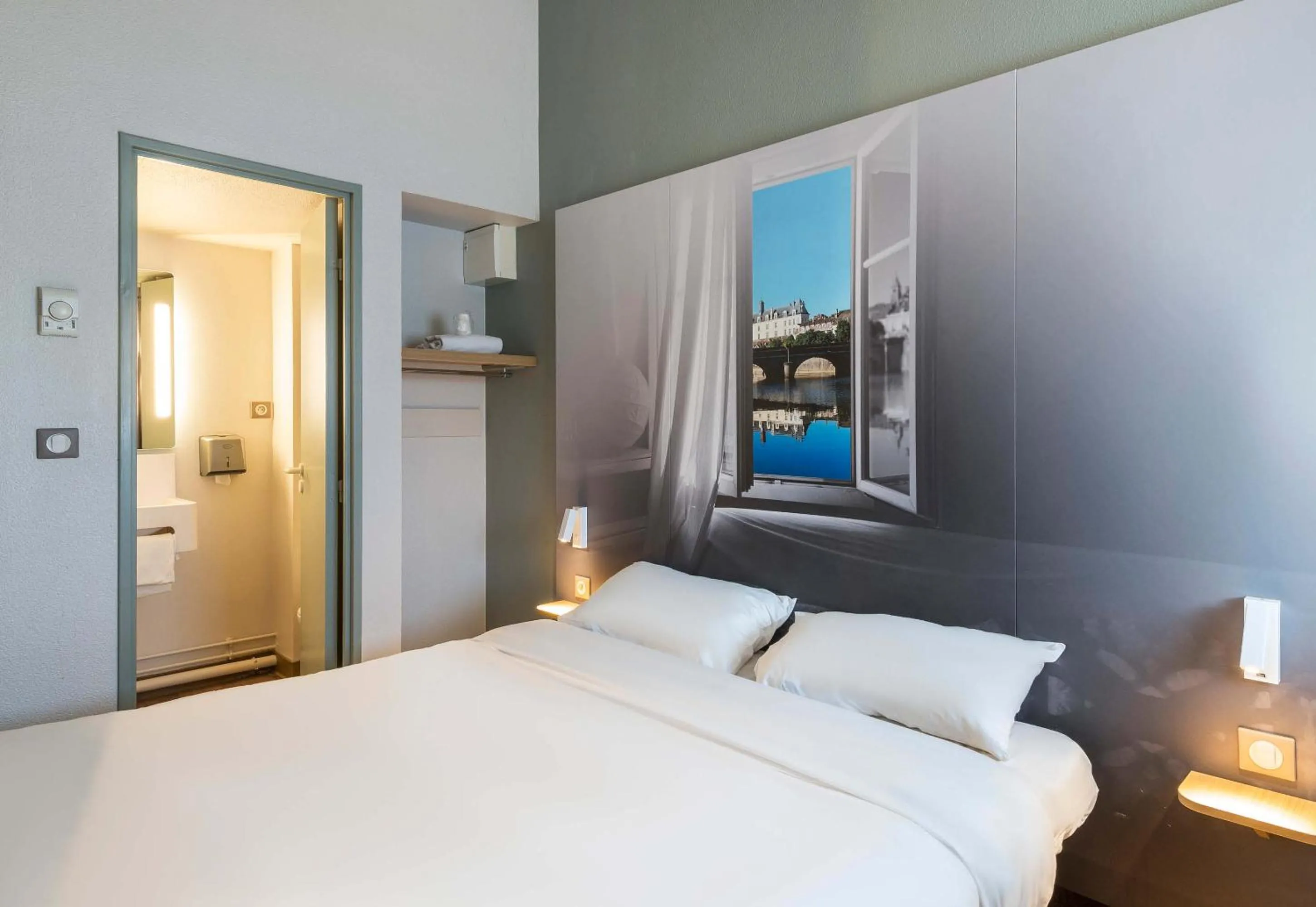 Bedroom, Bed in B&B HOTEL Laval Changé