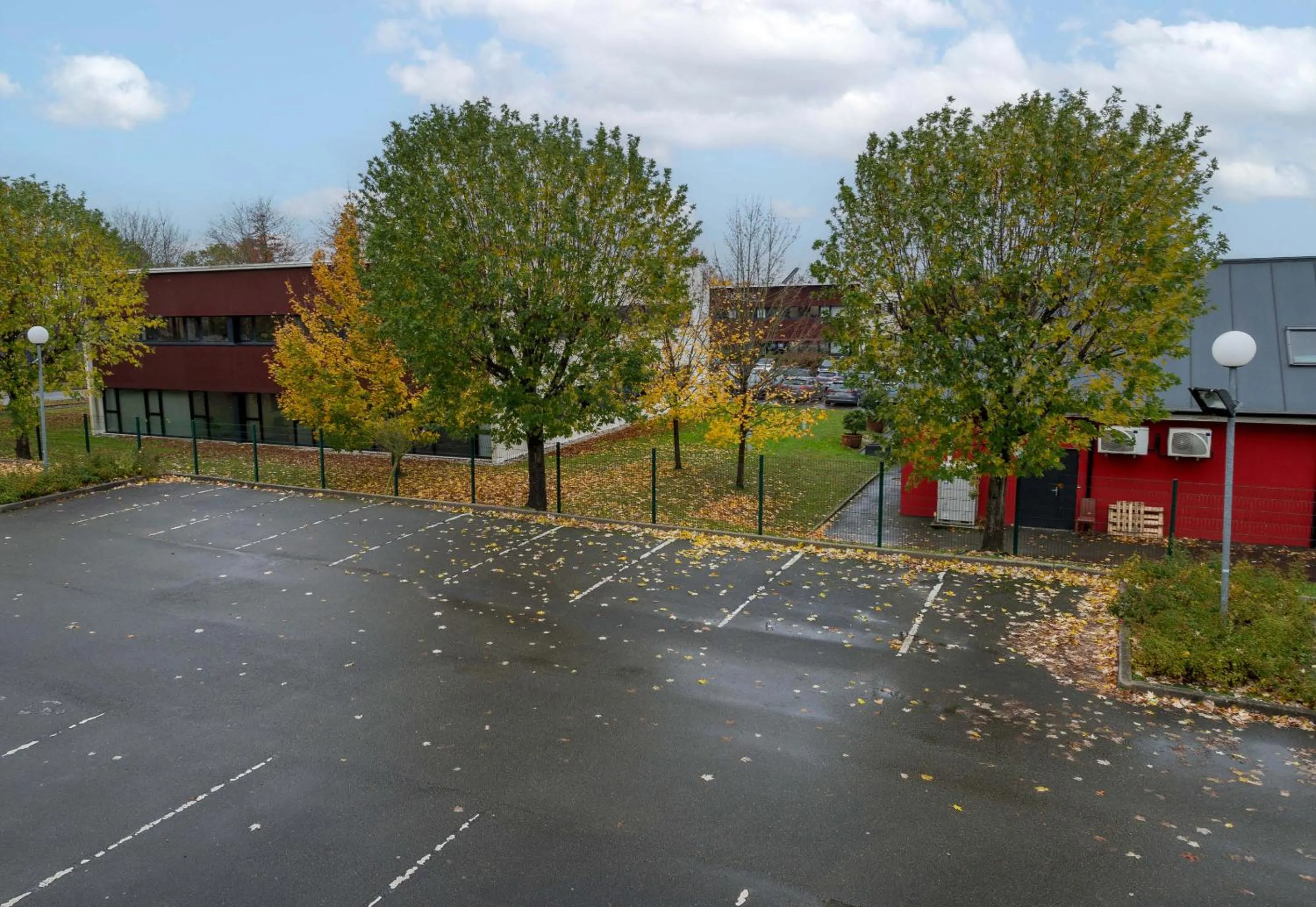 Parking in B&B HOTEL Laval Changé