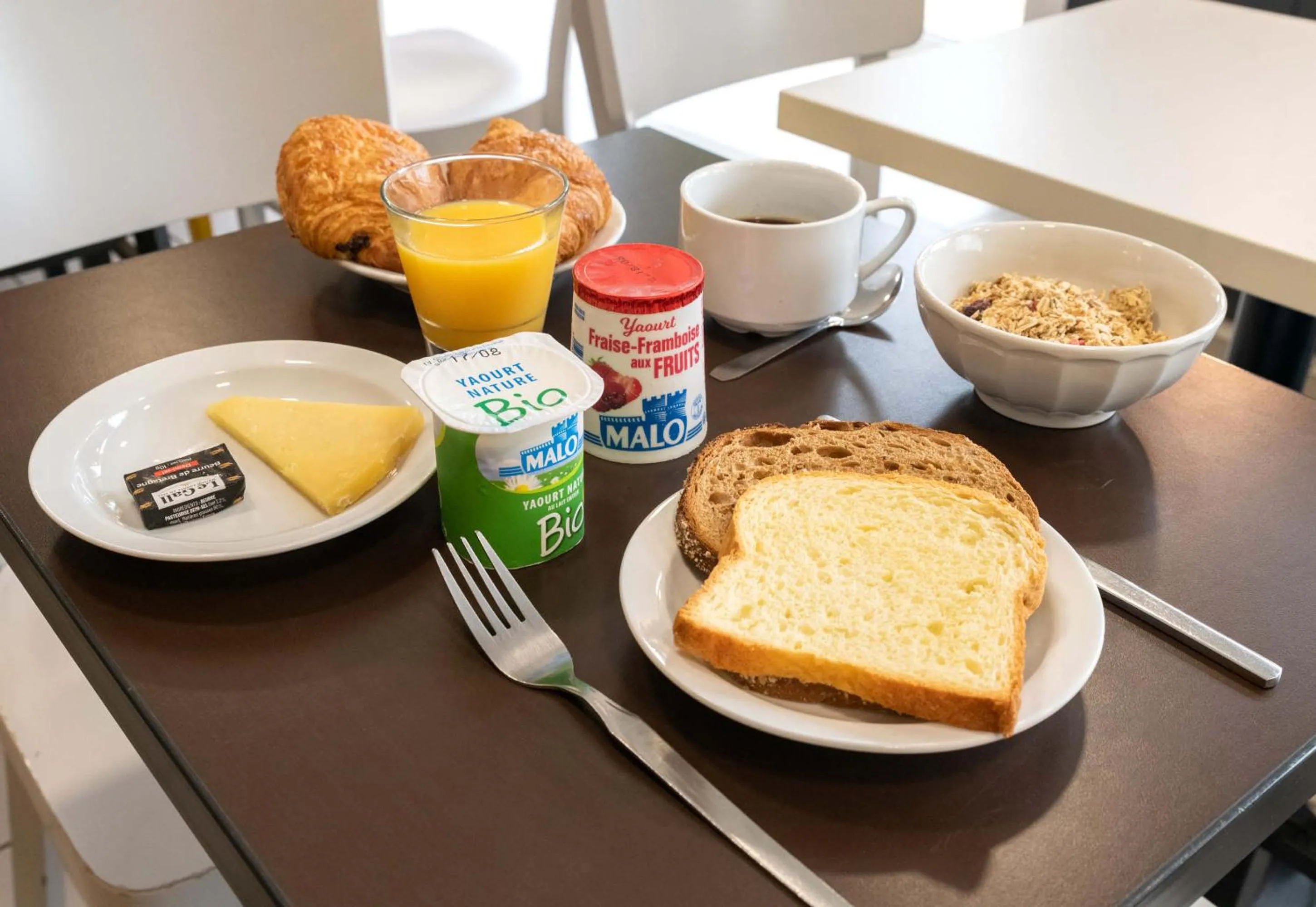 Breakfast in B&B HOTEL Evreux