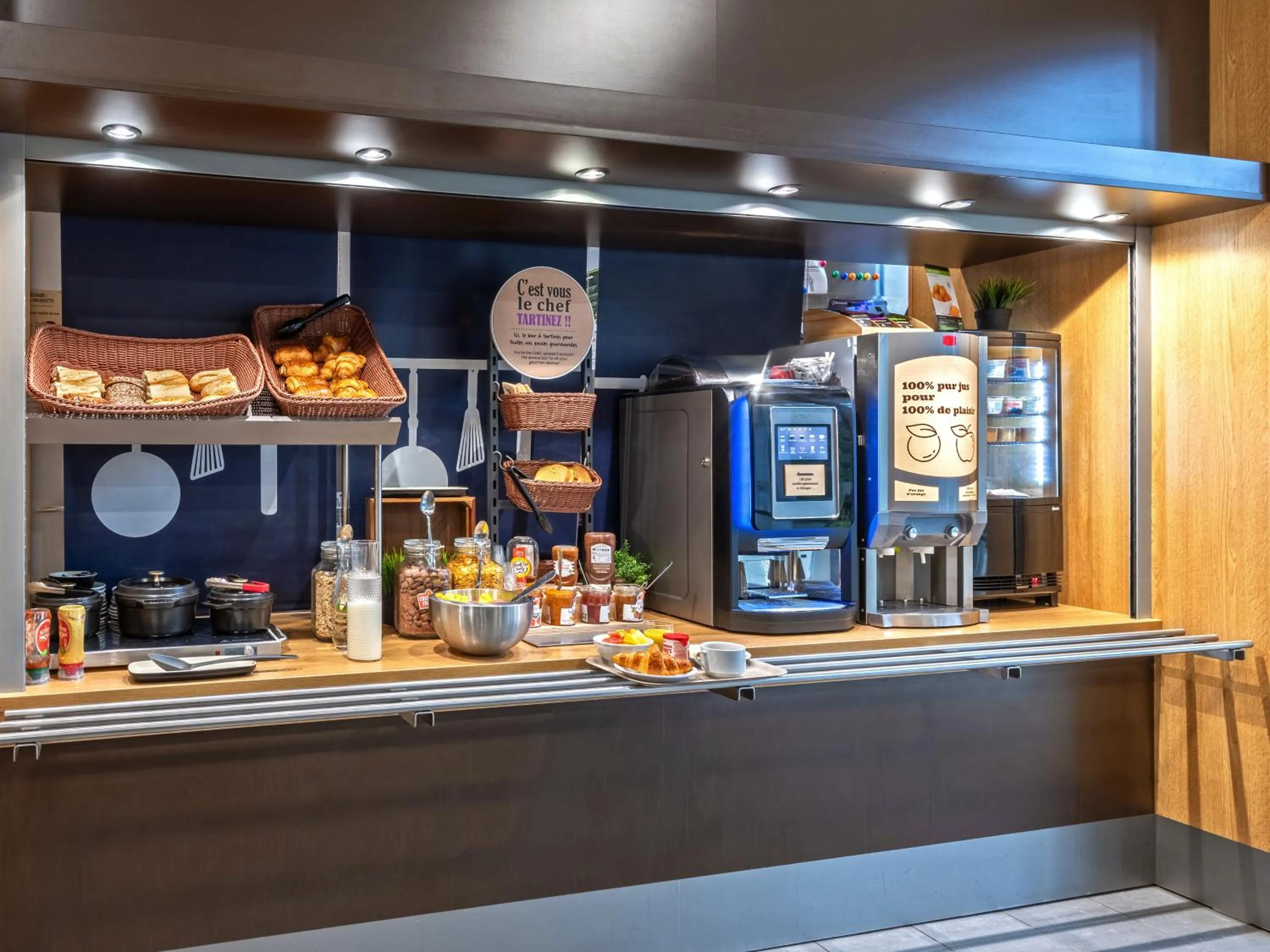 Breakfast in B&B HOTEL Brest Port du Moulin Blanc