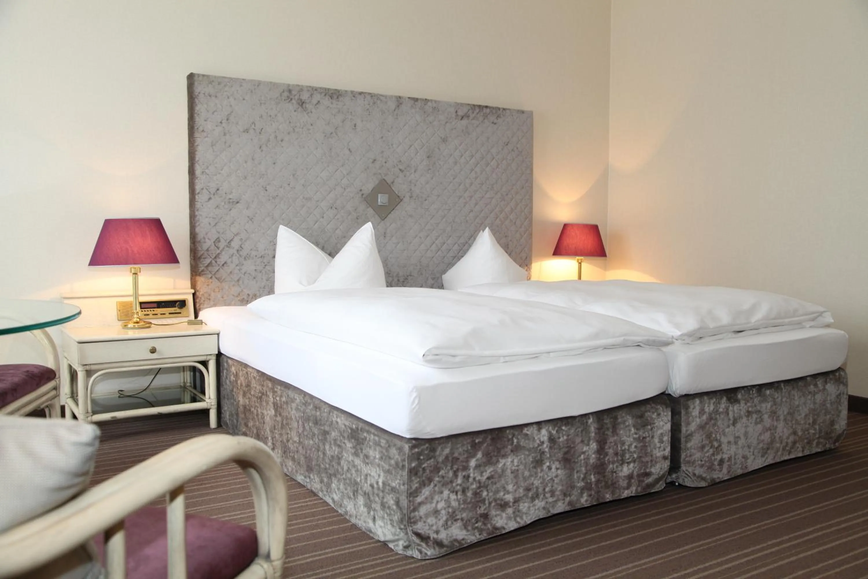 Photo of the whole room, Bed in Hotel "Schloss Friedestrom"