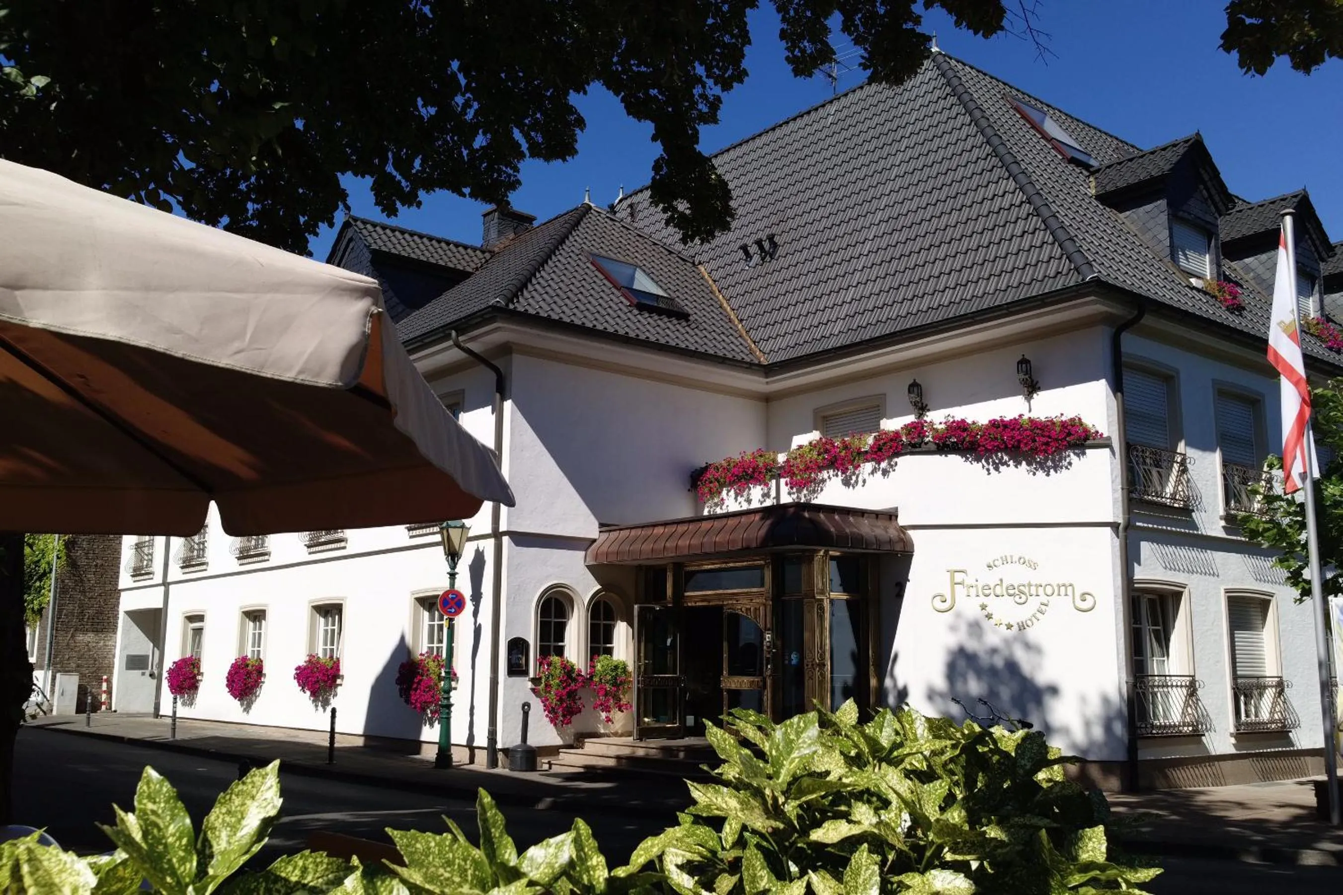 Property building in Hotel "Schloss Friedestrom"