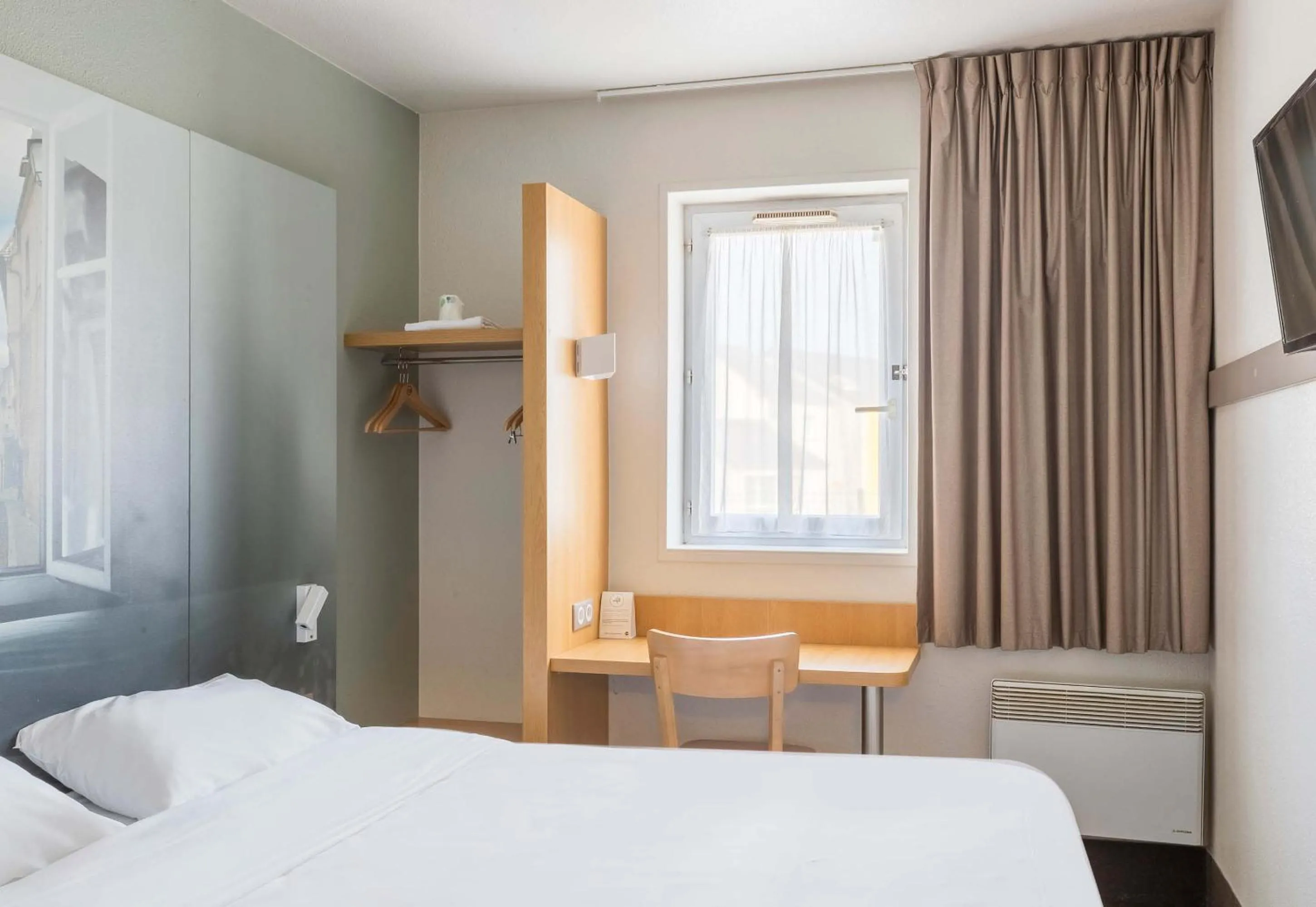 Bed in B&B HOTEL Bourges 1