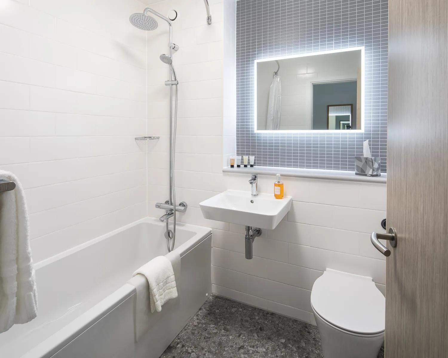 Bathroom in Warwick Conferences - Radcliffe