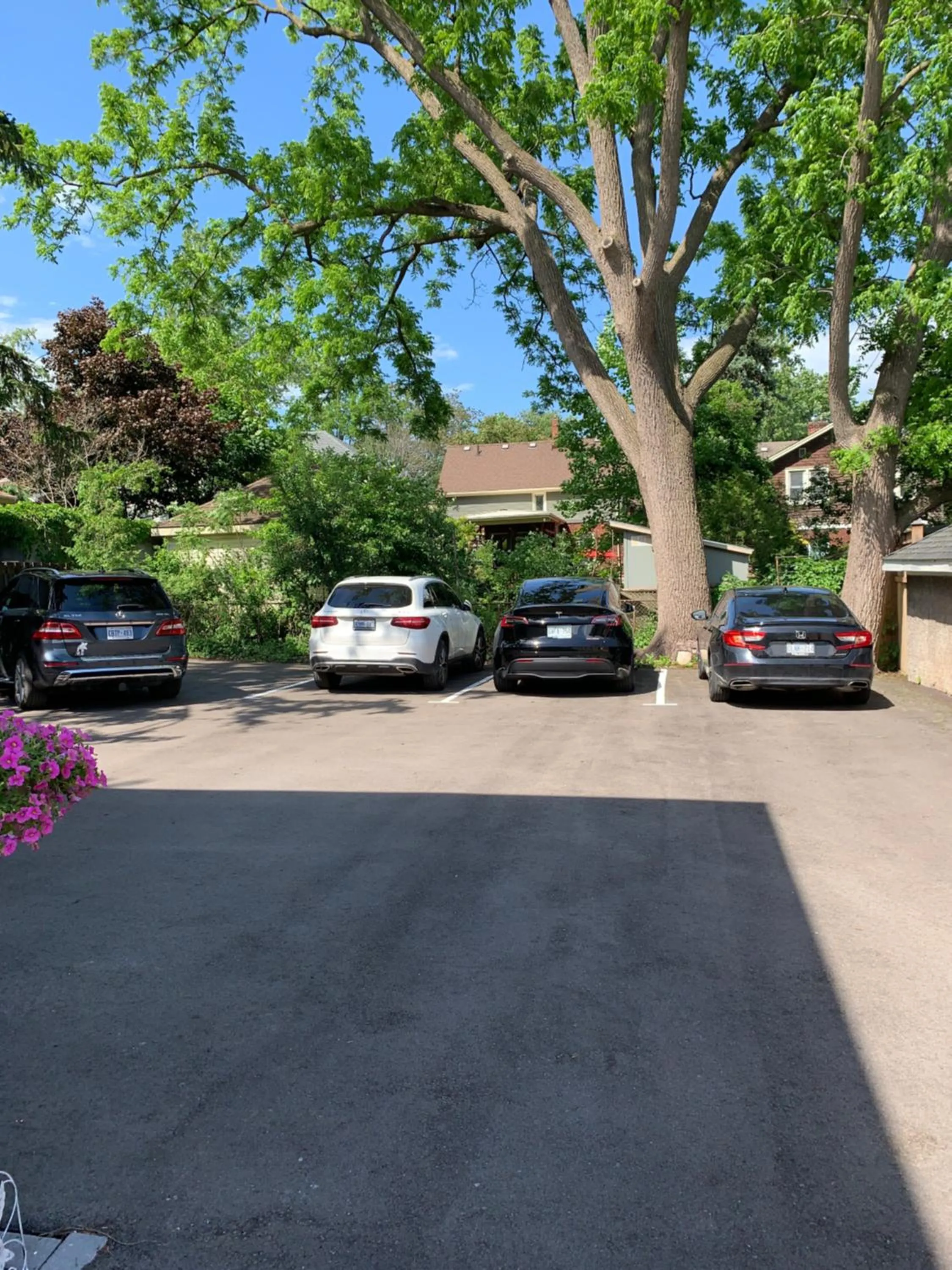 Parking in Ambiance By The Falls B&B