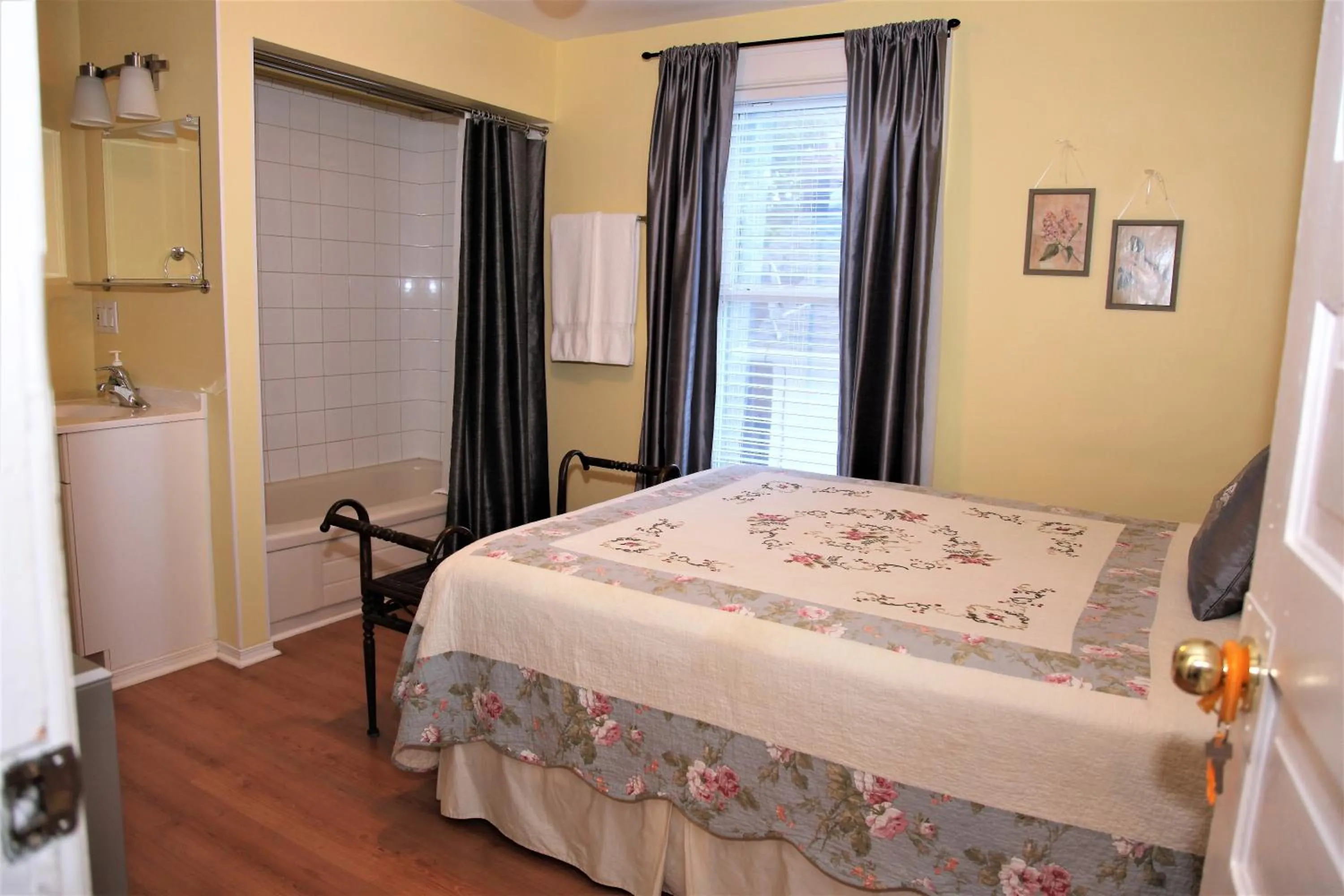 Other, Bed in Ambiance By The Falls B&B