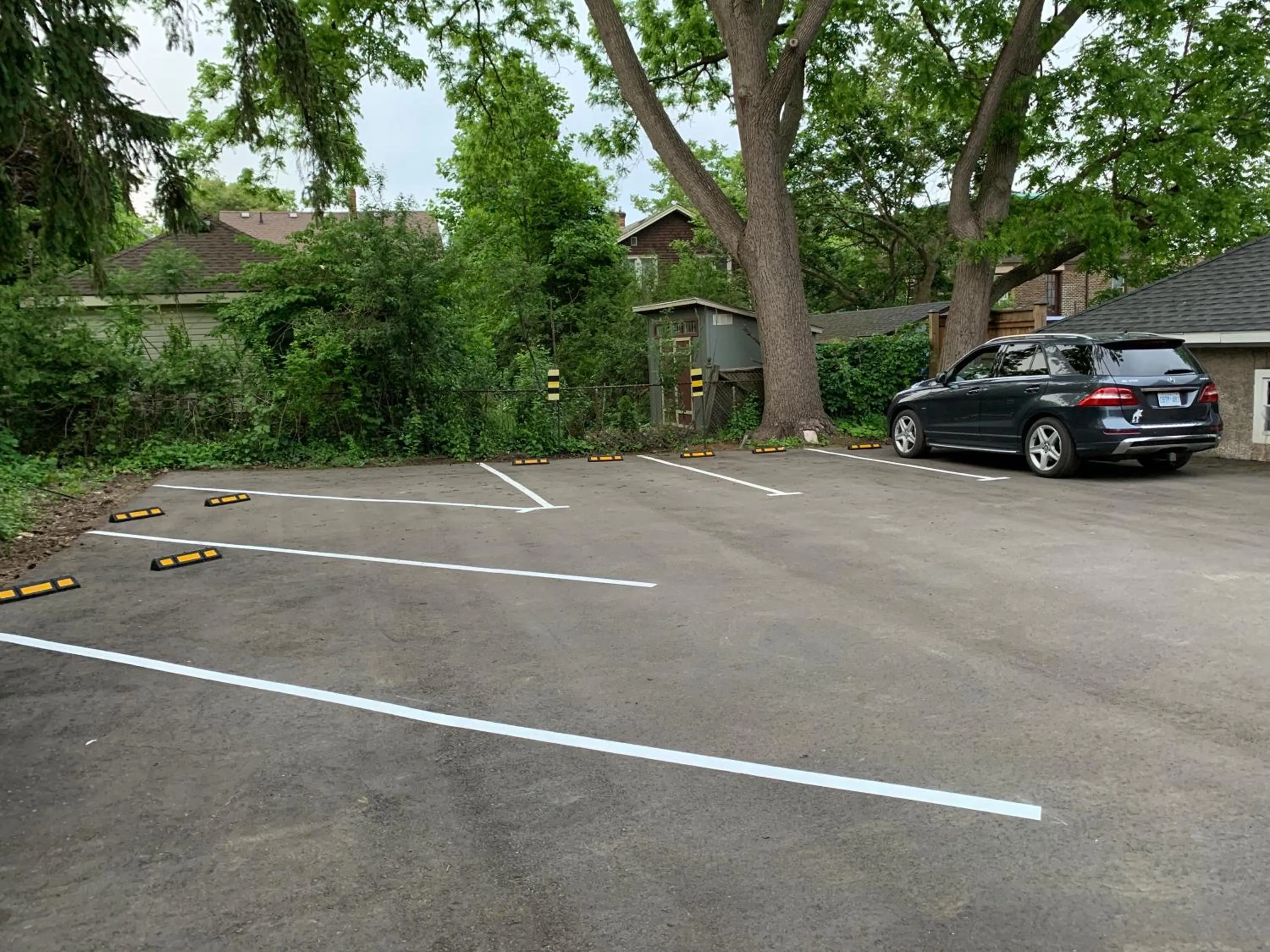 Parking in Ambiance By The Falls B&B