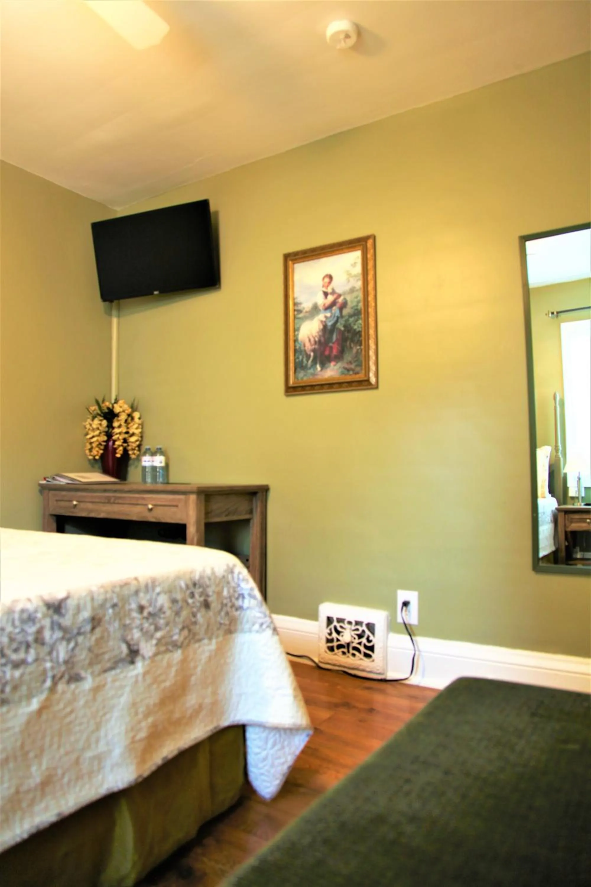 Other, Bed in Ambiance By The Falls B&B