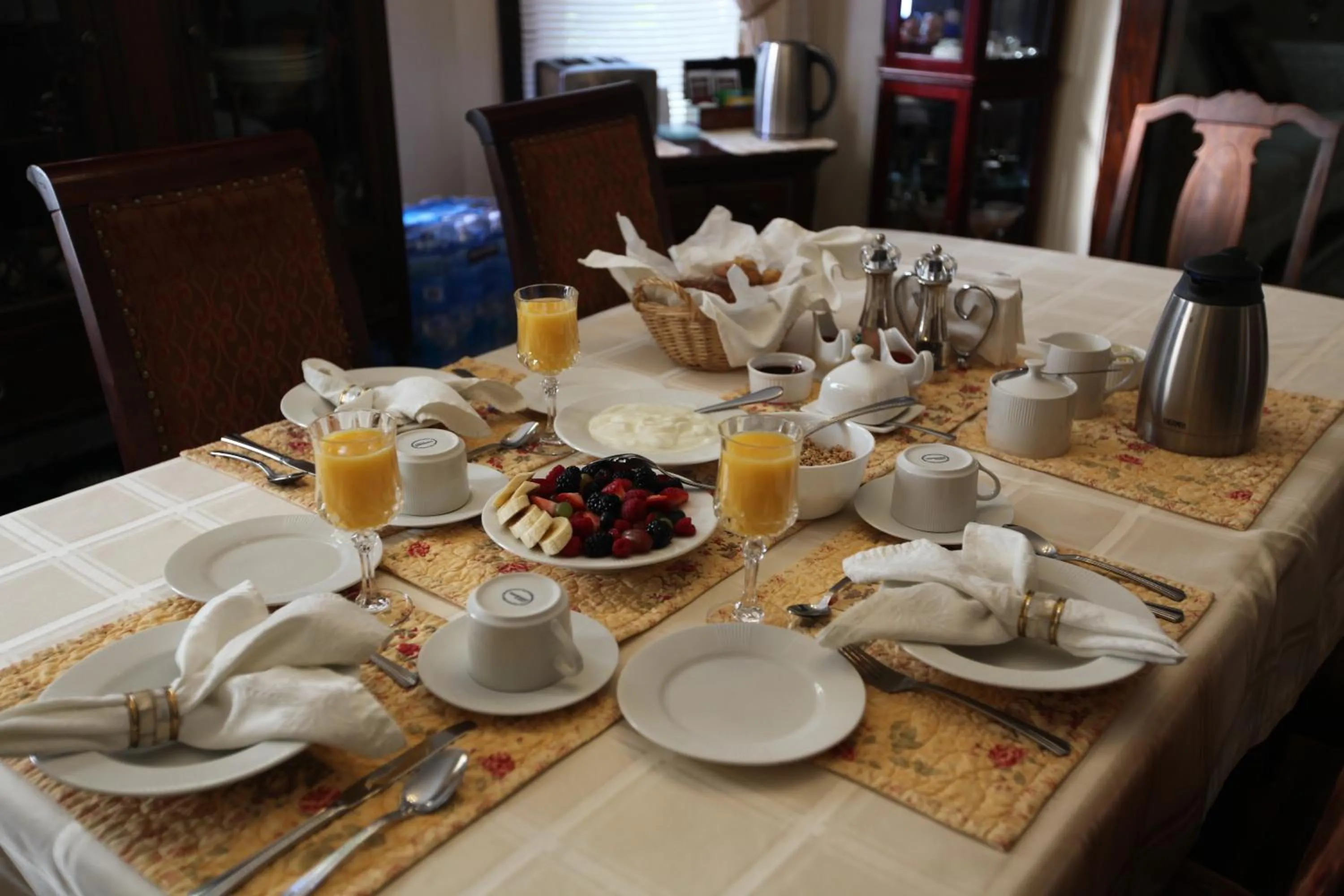 Dining area in Ambiance By The Falls B&B