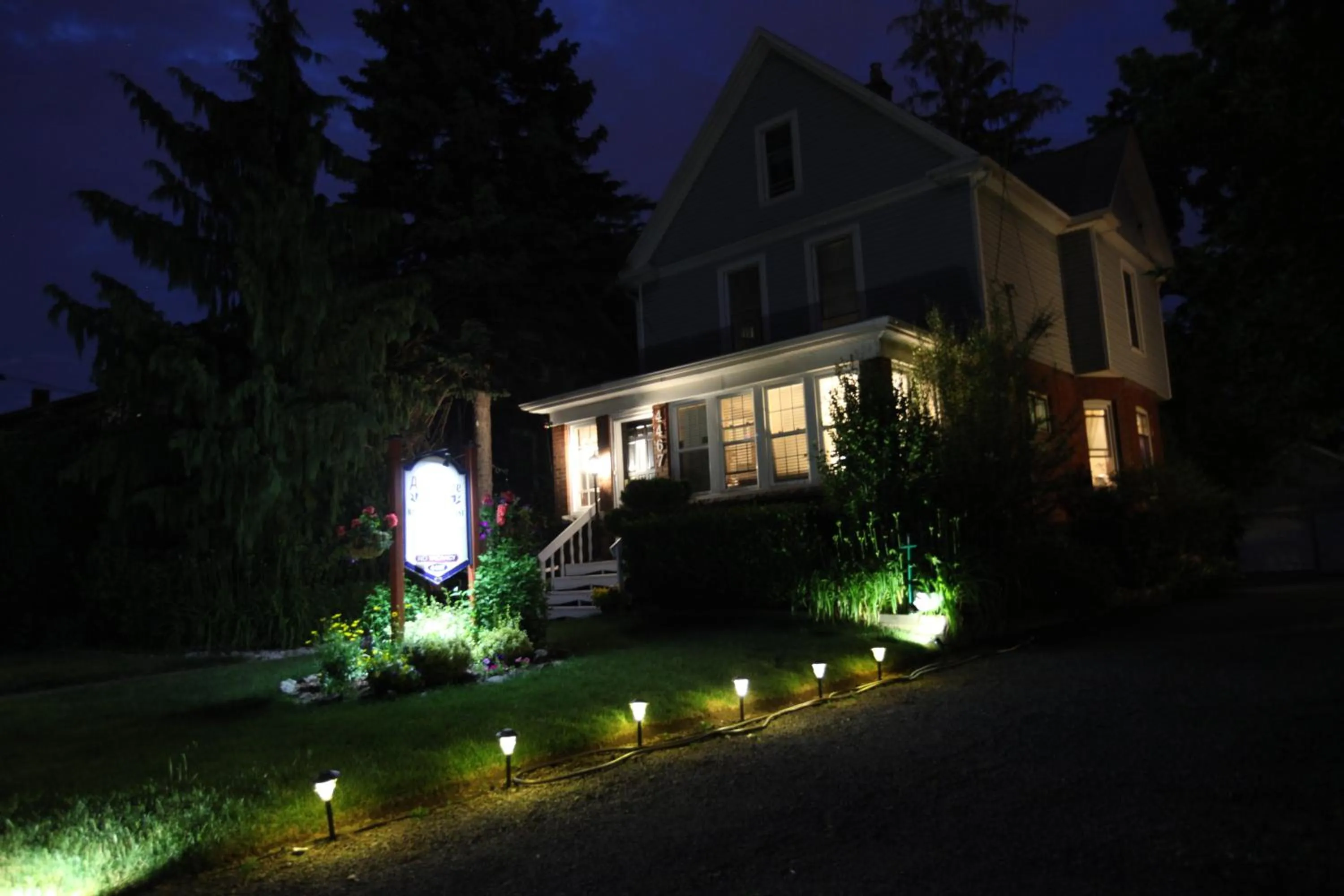 Facade/entrance in Ambiance By The Falls B&B