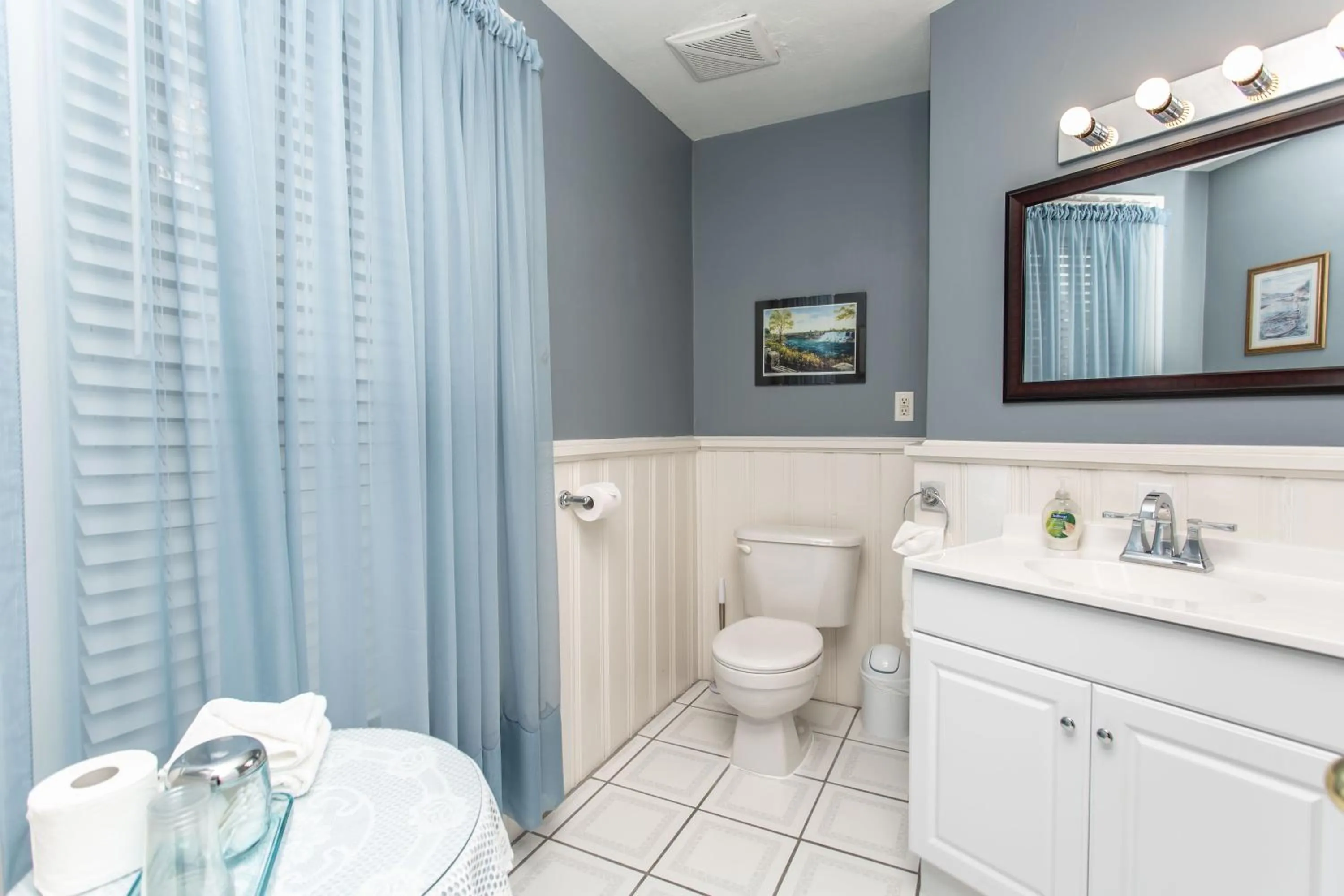 Toilet in Ambiance By The Falls B&B