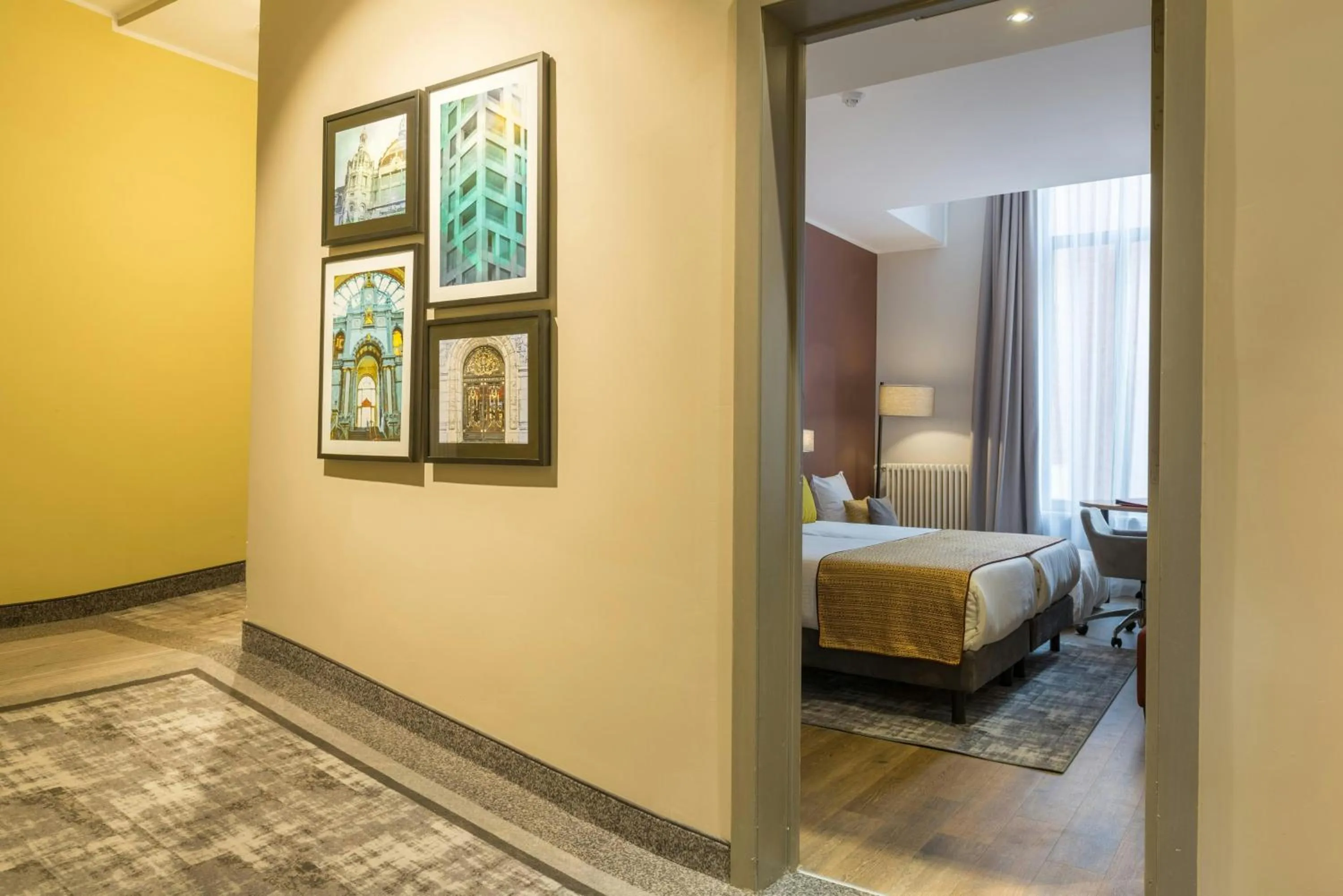 Decorative detail, Bed in Leonardo Hotel Antwerpen