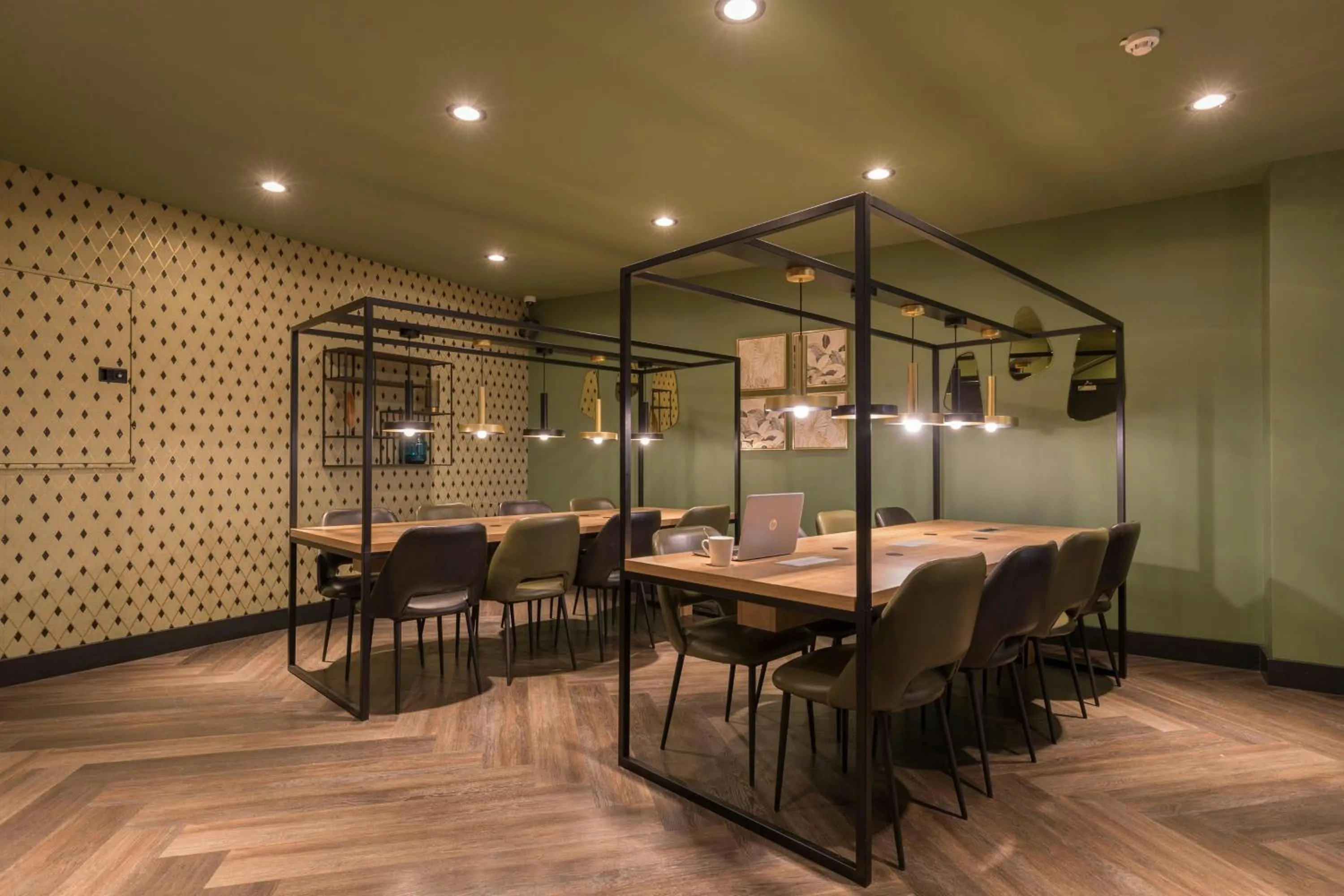 Lobby or reception in Leonardo Hotel Antwerpen