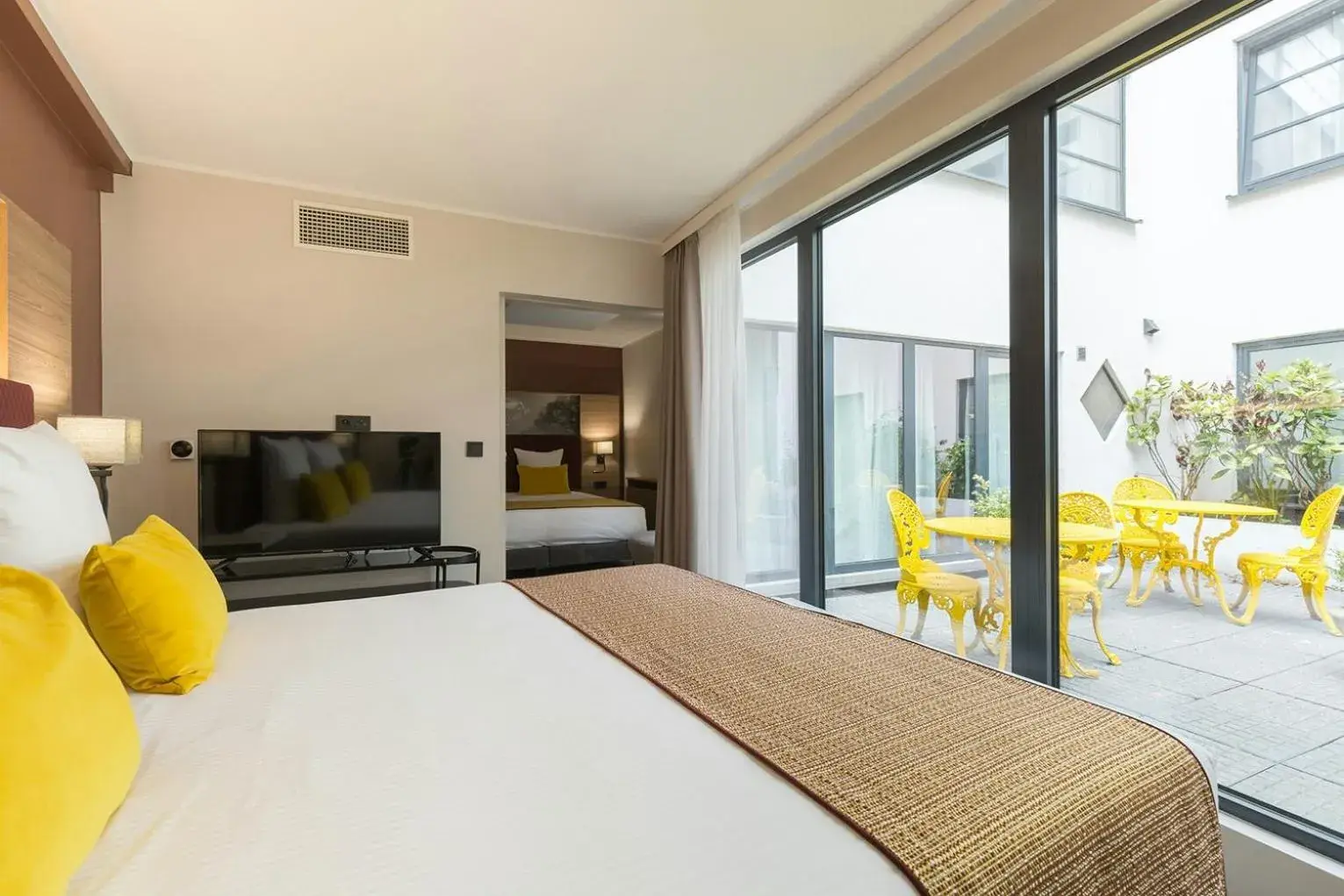 Photo of the whole room, Bed in Leonardo Hotel Antwerpen Photo of the whole room, Bed in Leonardo Hotel Antwerpen