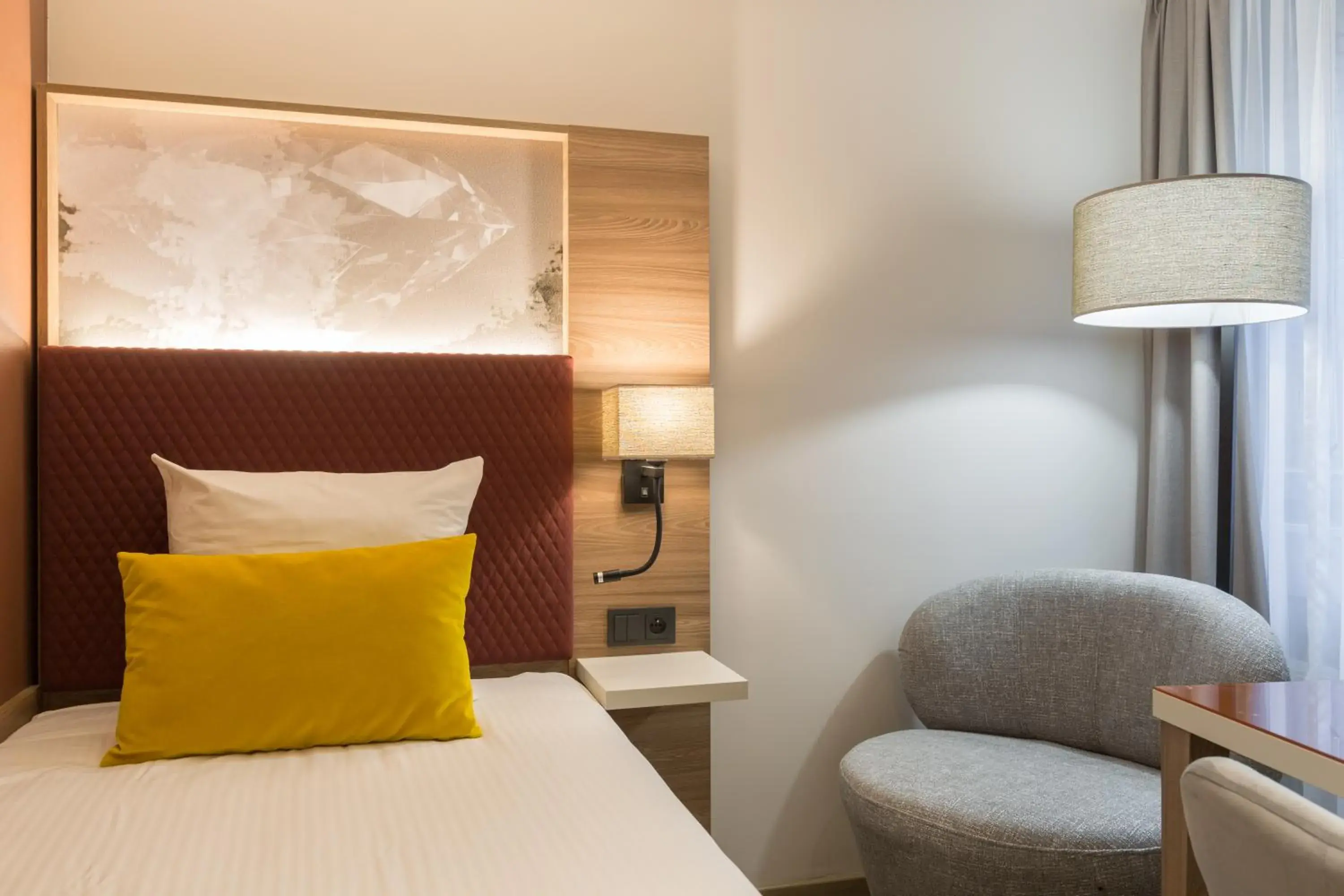 Bedroom, Bed in Leonardo Hotel Antwerpen Bedroom, Bed in Leonardo Hotel Antwerpen