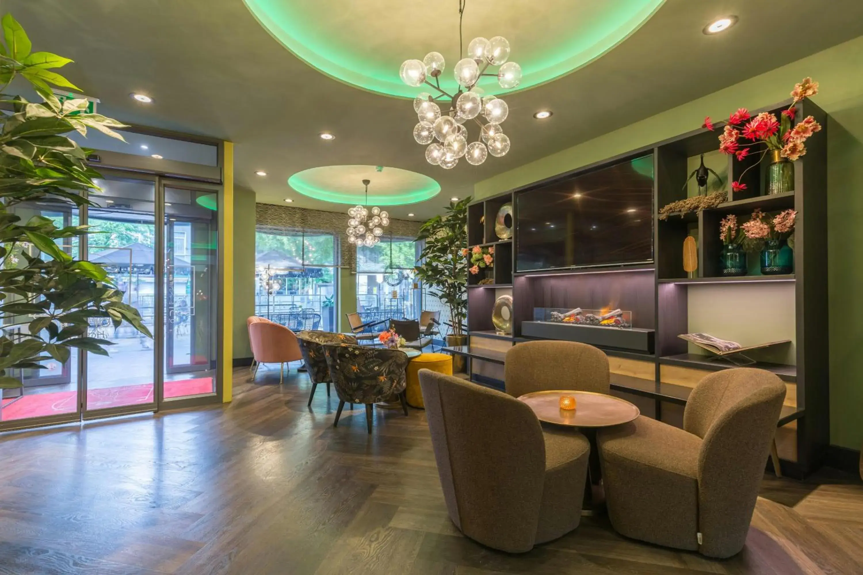 Lobby or reception in Leonardo Hotel Antwerpen Lobby or reception in Leonardo Hotel Antwerpen