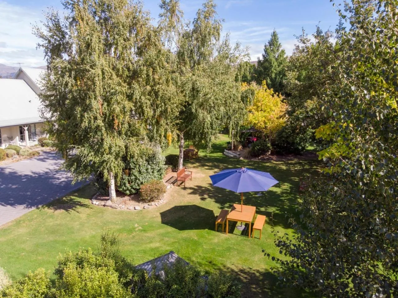 Property building in Colonial Manor Motel