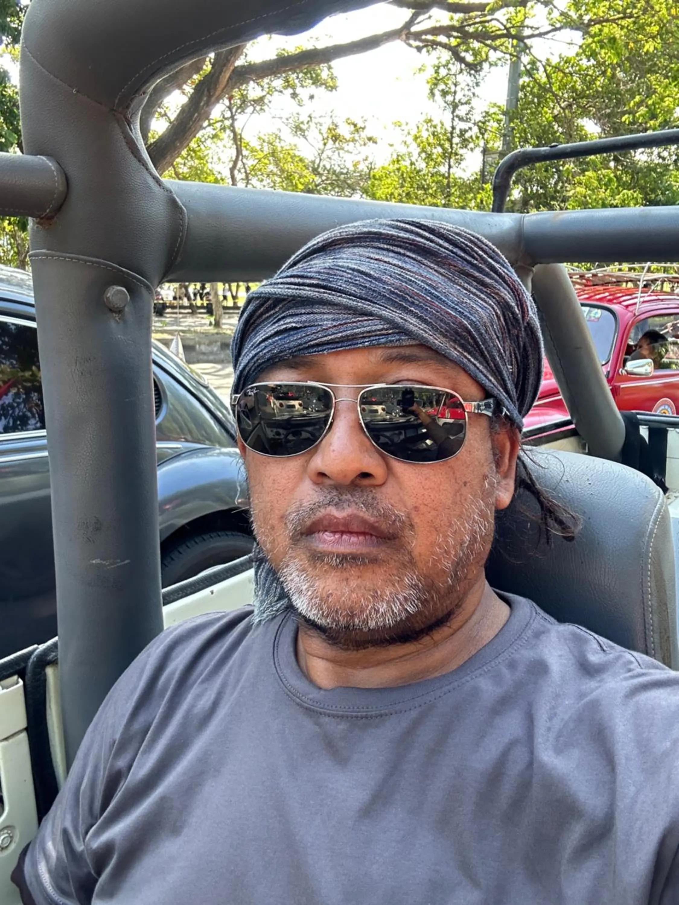 People in Diuma residence yoga meditation retreat and healing Center