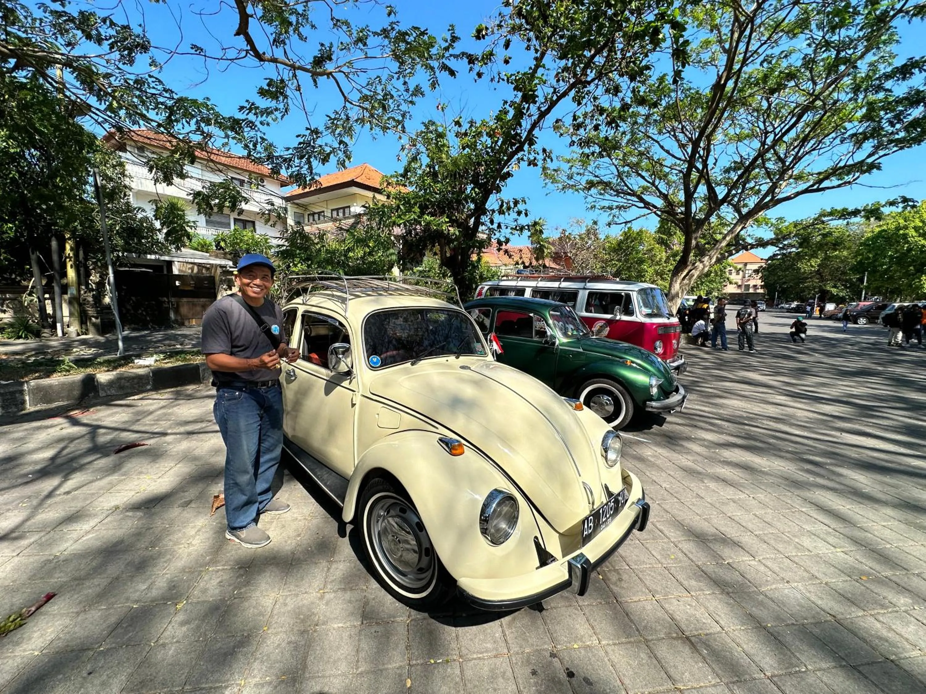 People in Diuma residence yoga meditation retreat and healing Center