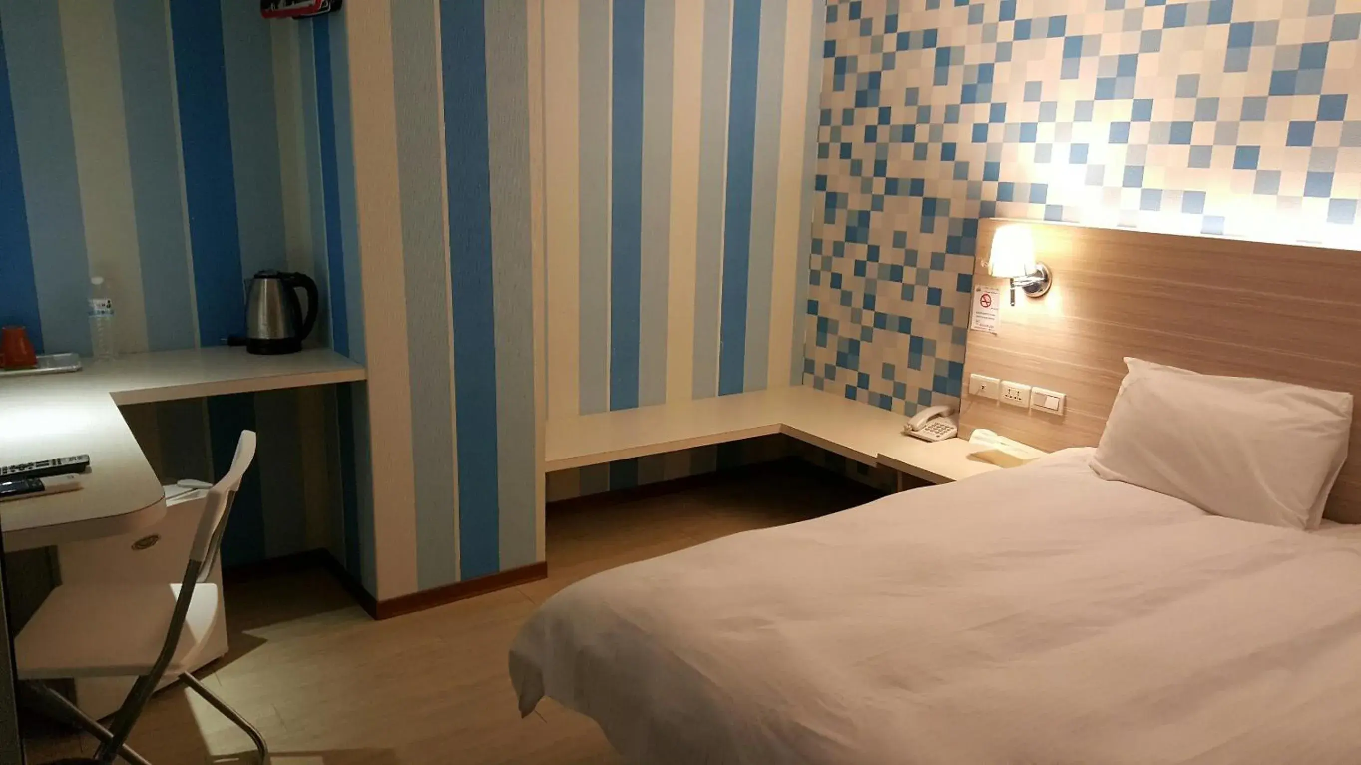 Bed in Honey Prince Bed in Honey Prince