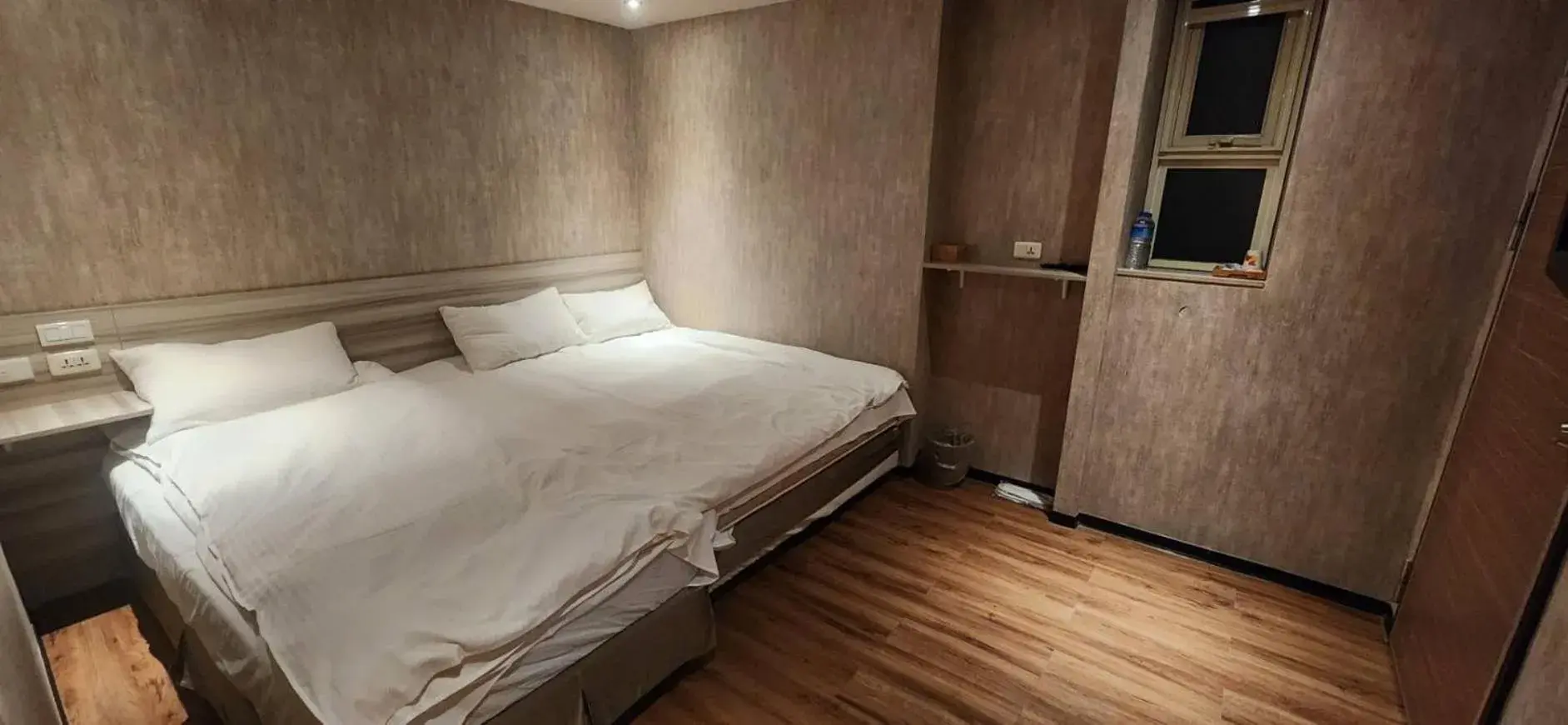 Bed in Honey Prince Bed in Honey Prince