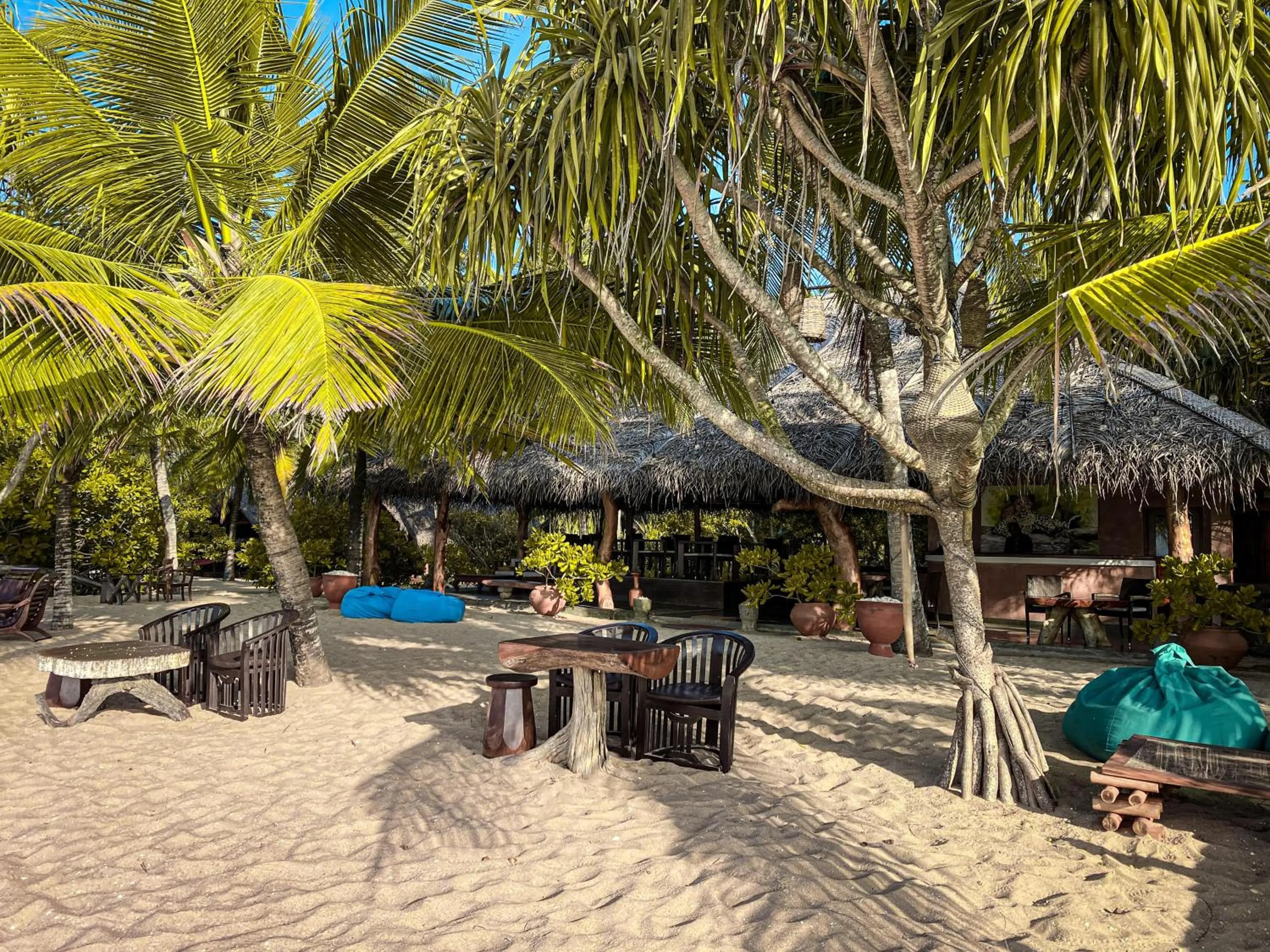 Restaurant/places to eat in Mangrove Beach Cabana