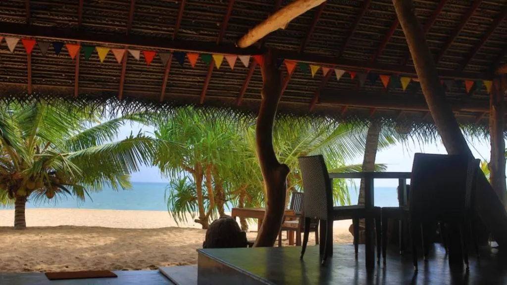 Restaurant/places to eat in Mangrove Beach Cabana