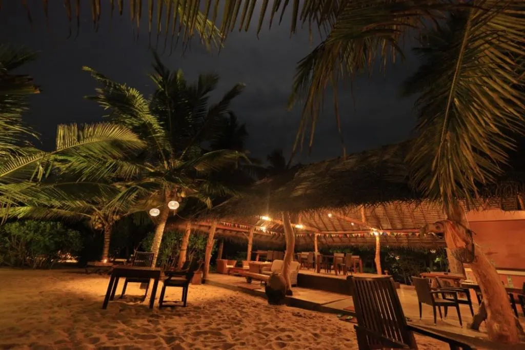 Restaurant/places to eat in Mangrove Beach Cabana