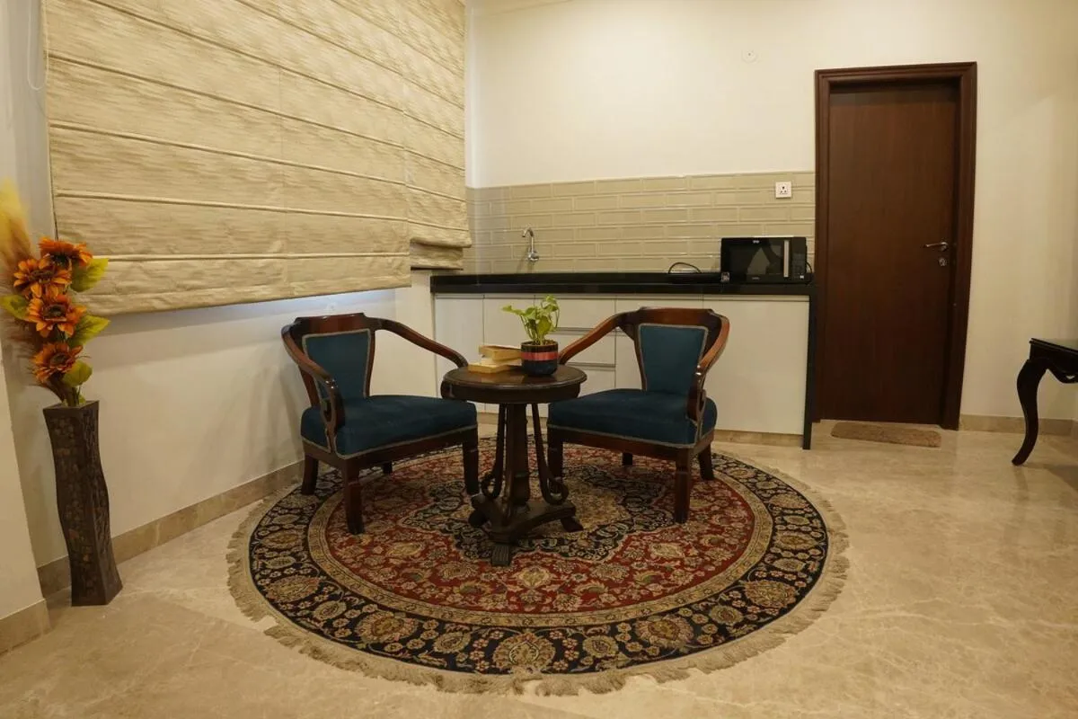 Seating area in Palm 34