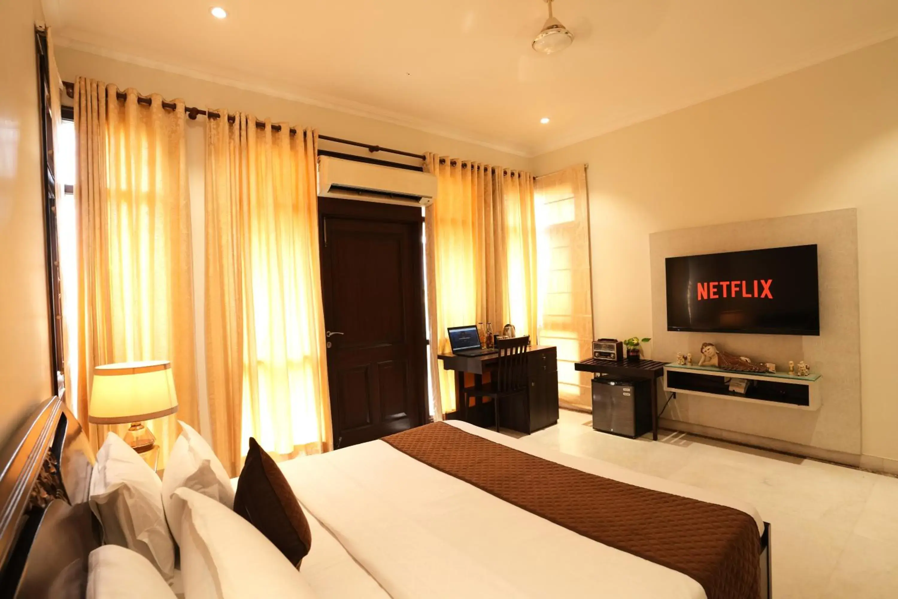 Photo of the whole room, Bed in Palm 34 Photo of the whole room, Bed in Palm 34