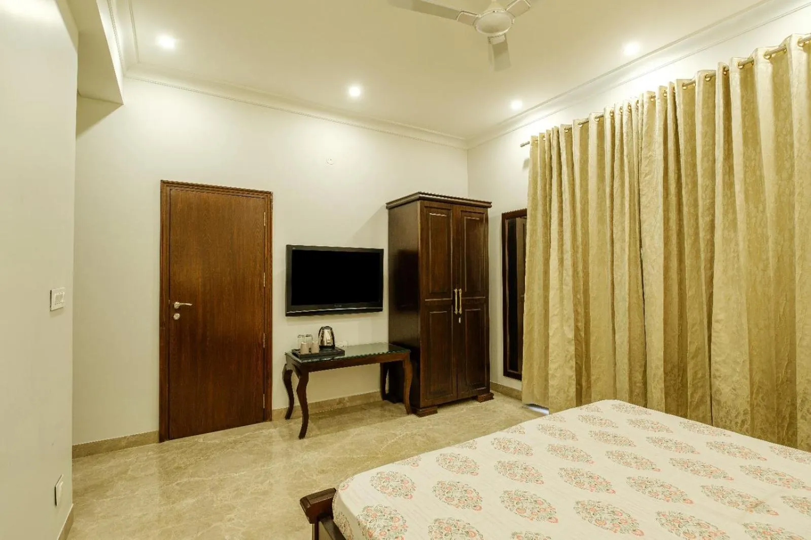 Bedroom, Bed in Palm 34