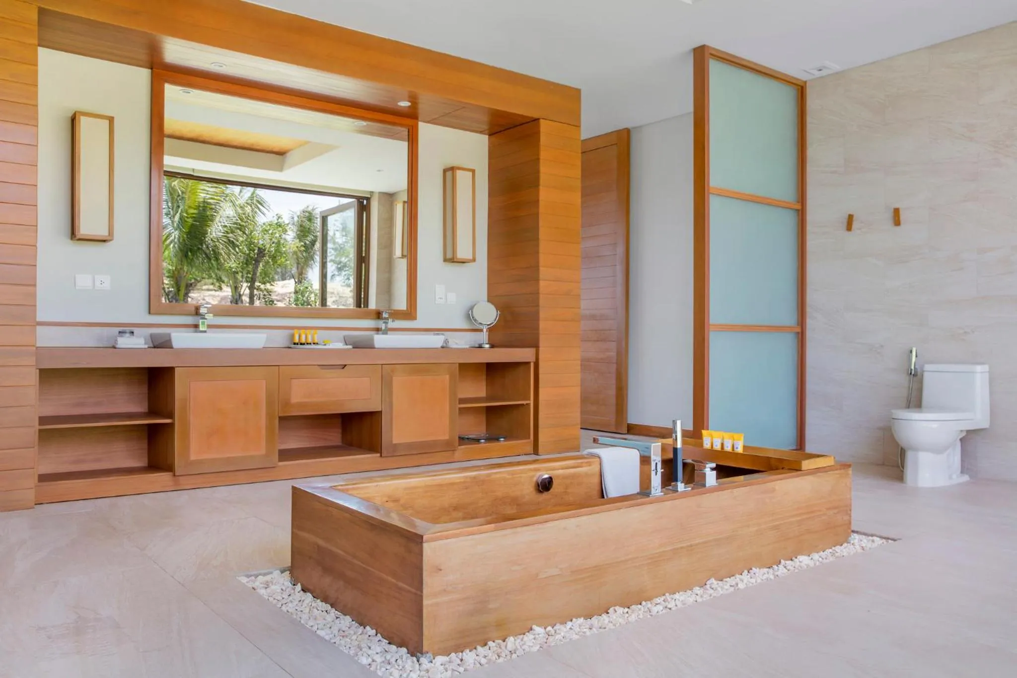 Toilet in FLC Luxury Resort Quy Nhon