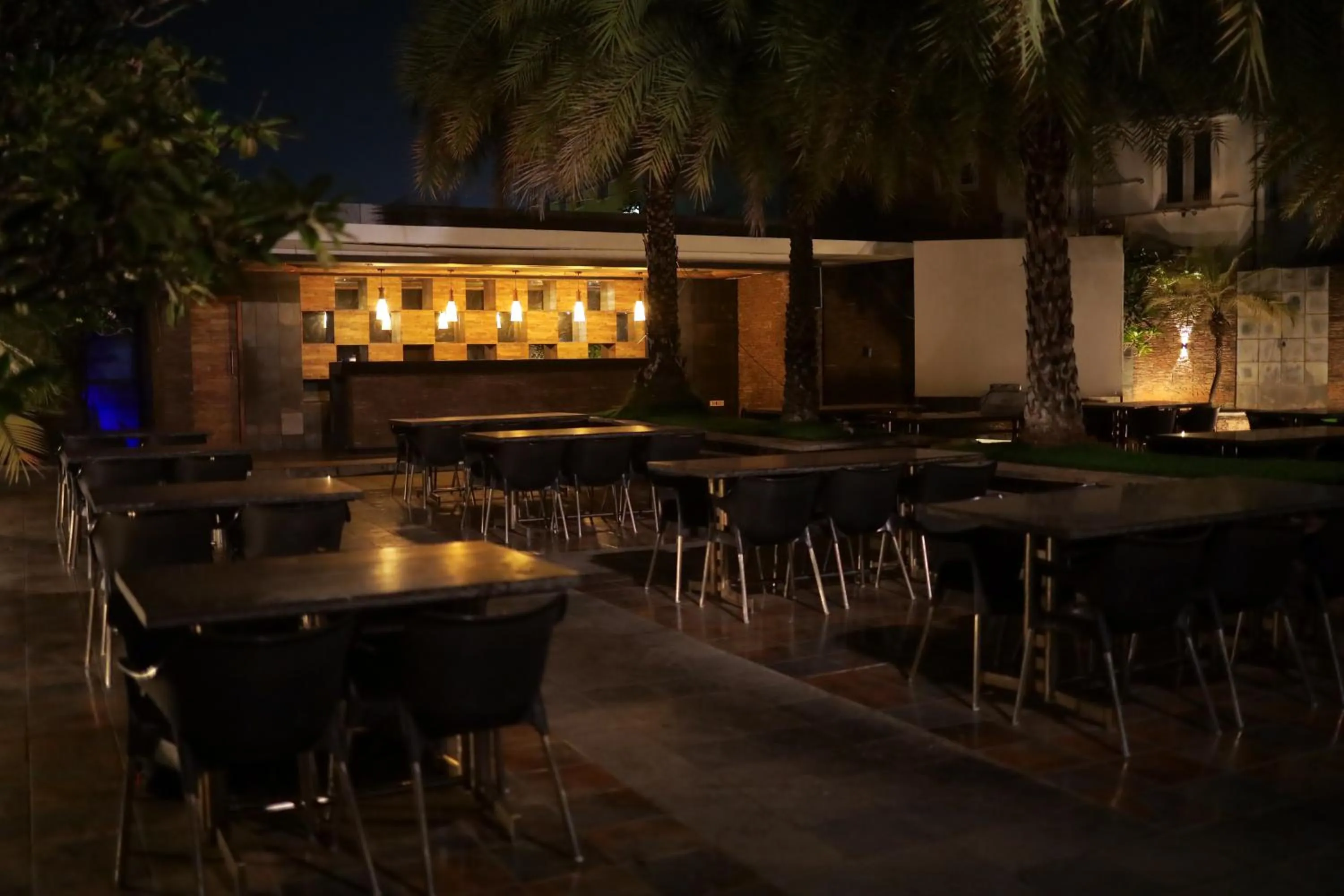 Restaurant/places to eat in Hotel Vales Park