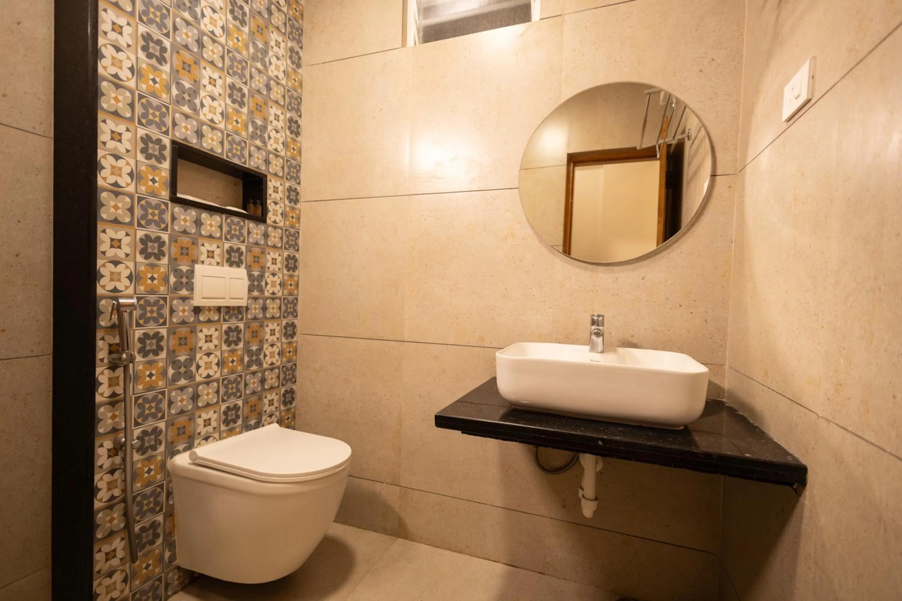 Property building in Hotel Vales Park