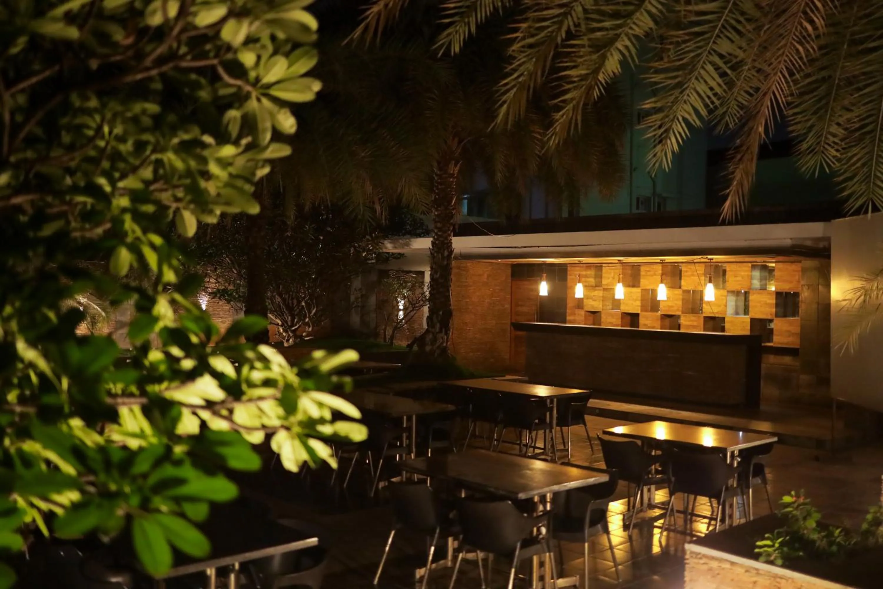 Restaurant/places to eat in Hotel Vales Park