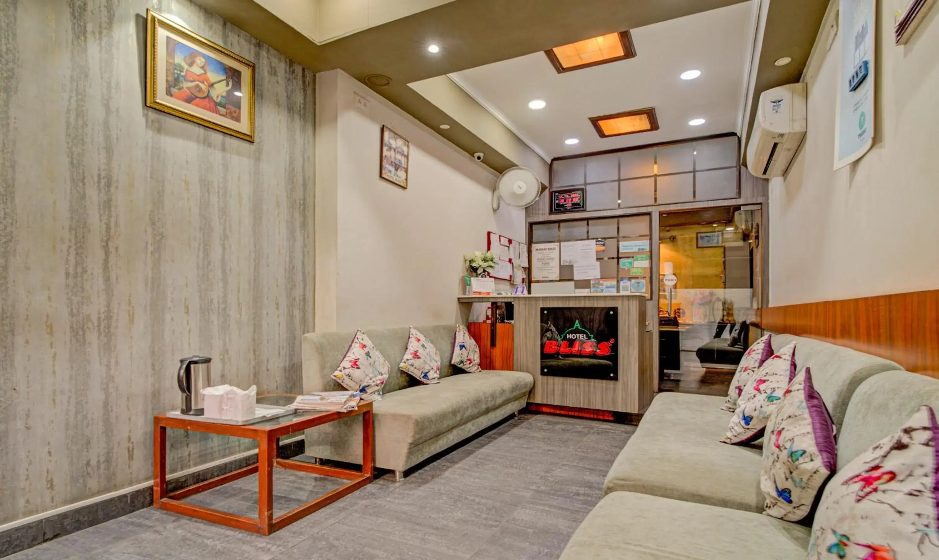 Lobby or reception in Treebo Bliss Lobby or reception in Treebo Bliss