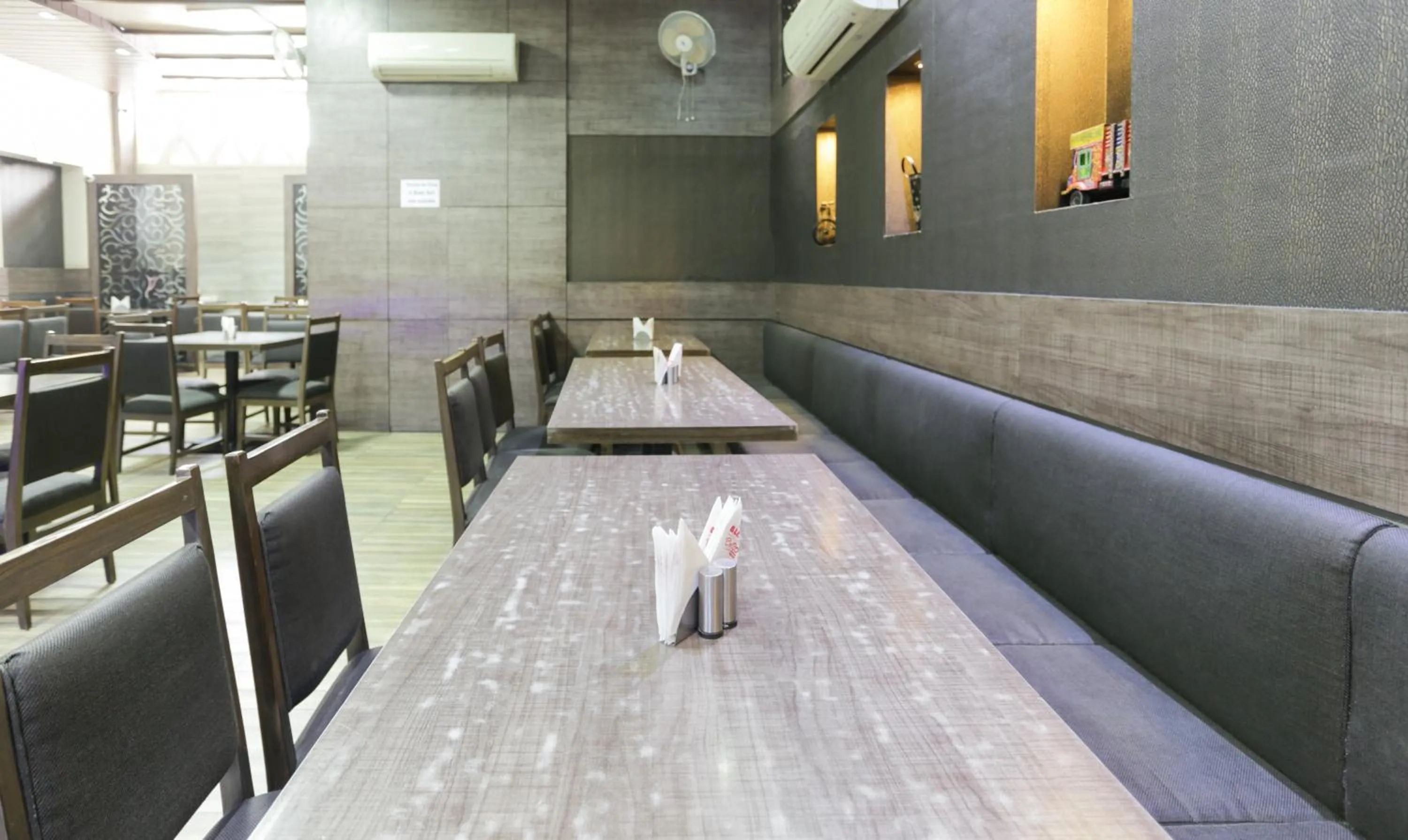 Restaurant/places to eat in Treebo Bliss