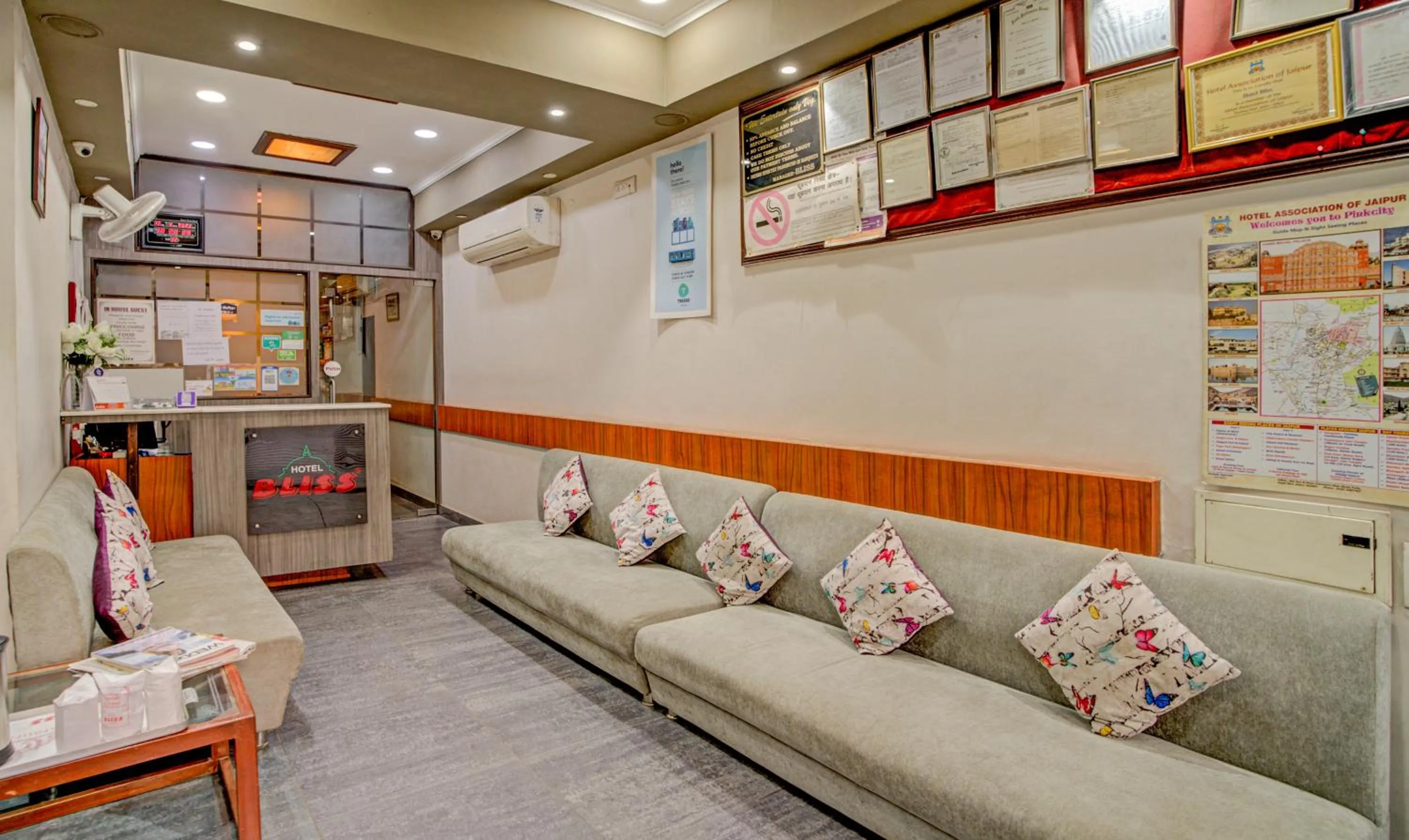 Lobby or reception in Treebo Bliss