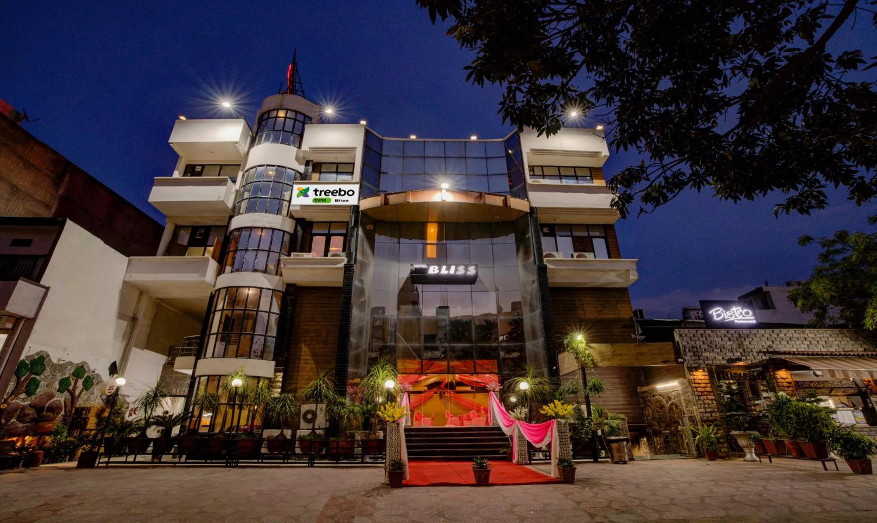 Facade/entrance in Treebo Bliss