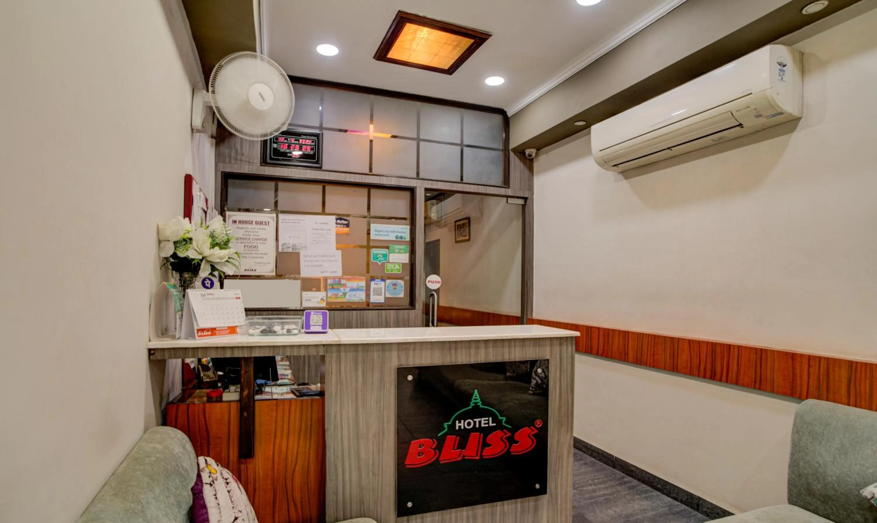 Lobby or reception in Treebo Bliss