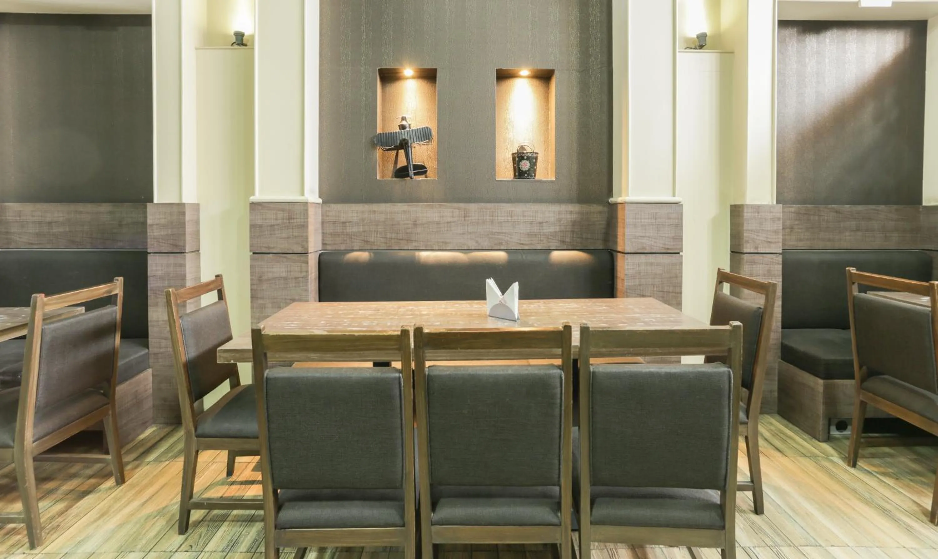 Restaurant/places to eat in Treebo Bliss