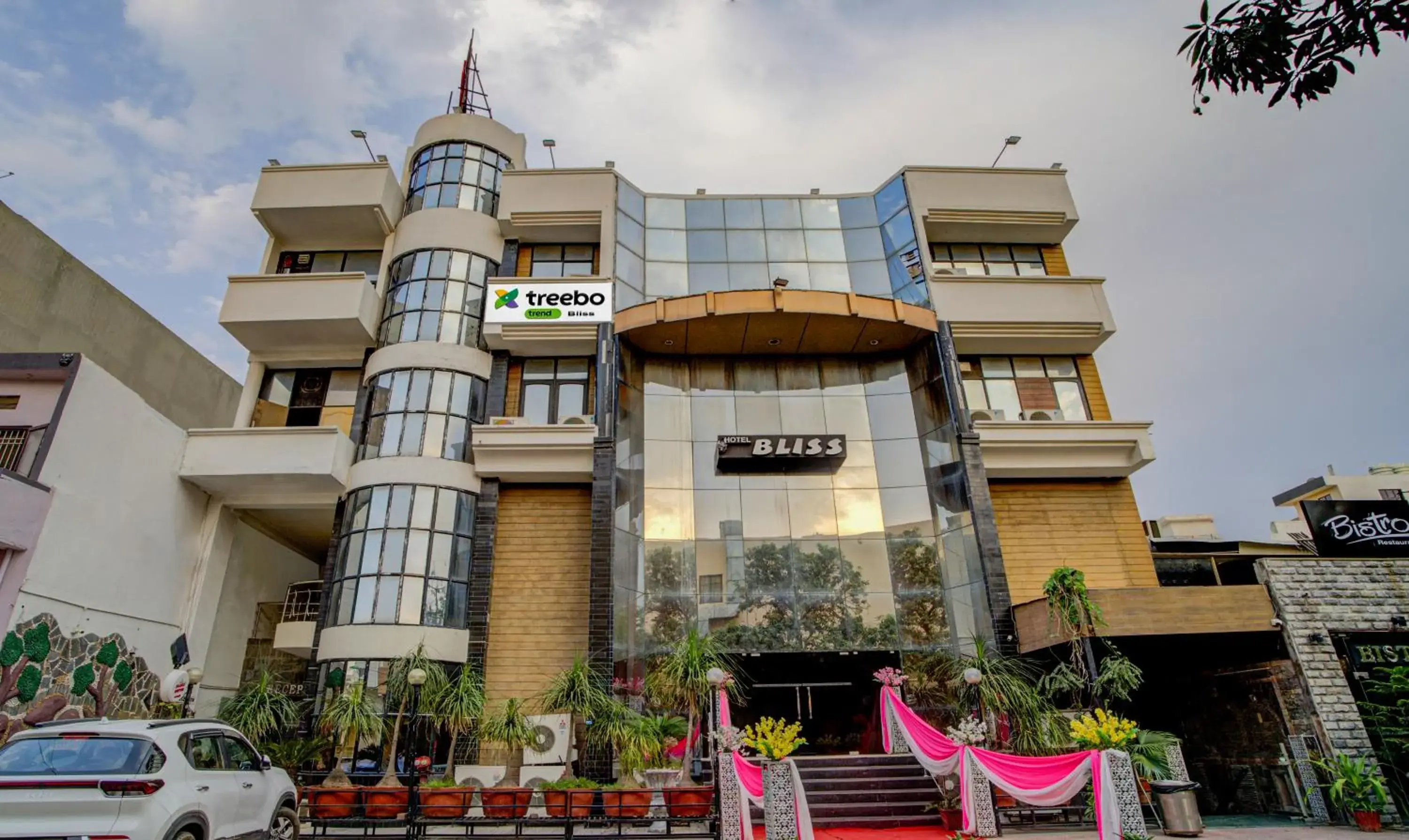 Facade/entrance in Treebo Bliss Facade/entrance in Treebo Bliss