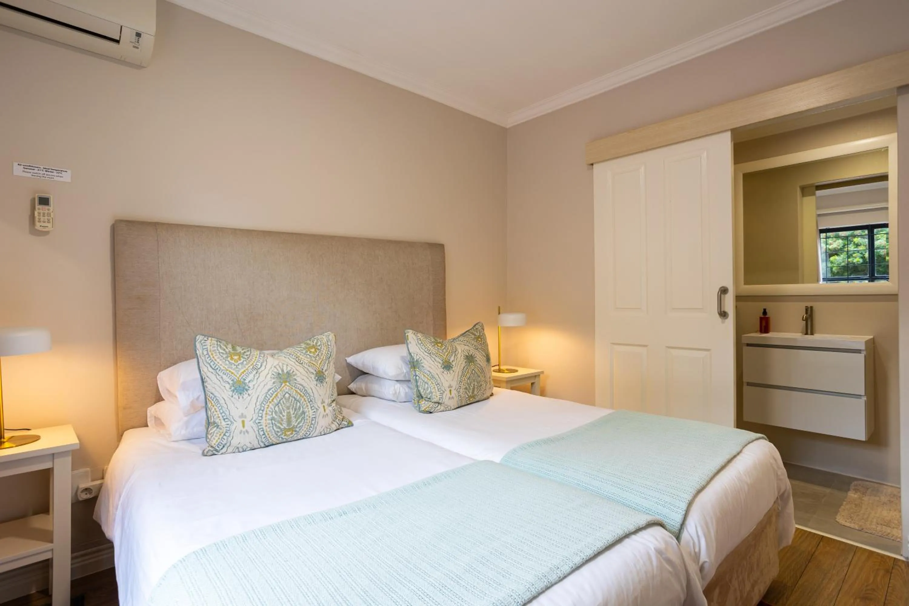 Bedroom, Bed in Vino Self Catering Apartment