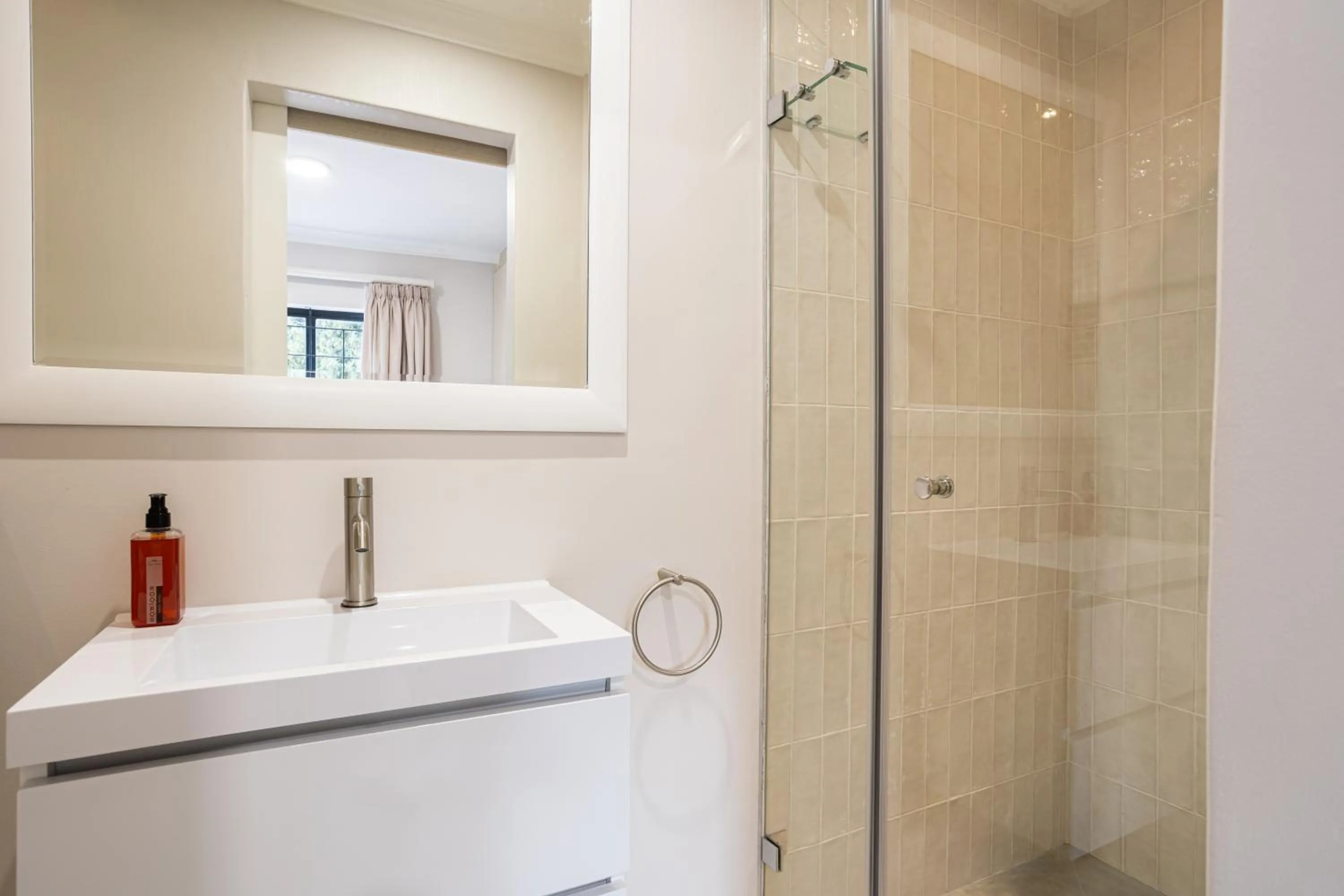 Shower in Vino Self Catering Apartment